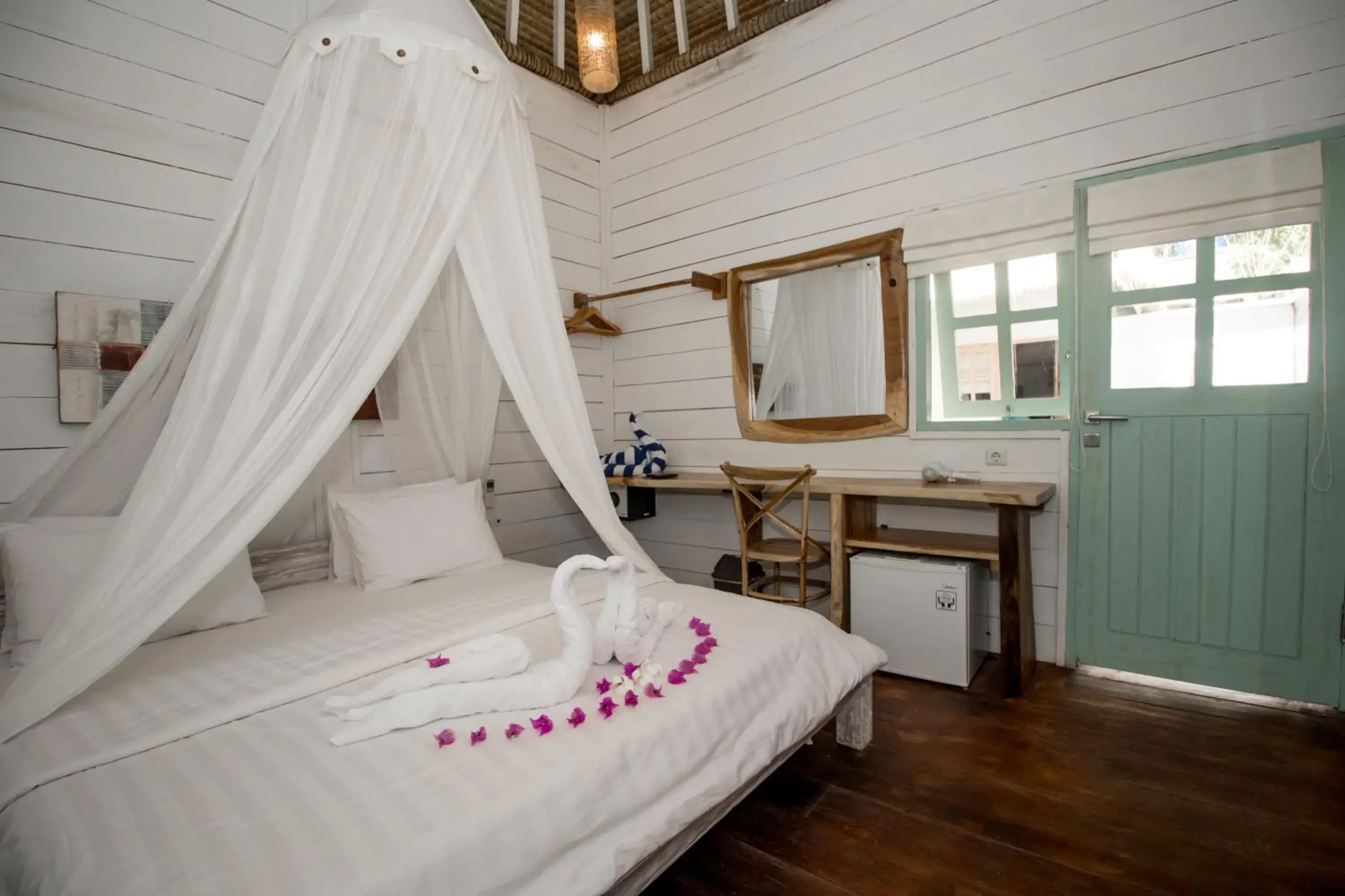 Bed in Gili Breeze Tropical Bungalows