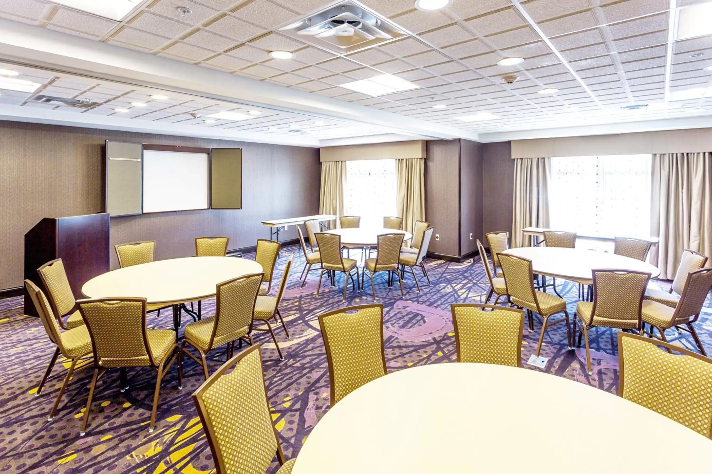 Meeting/conference room in Holiday Inn Express Hotel & Suites Billings, an IHG Hotel