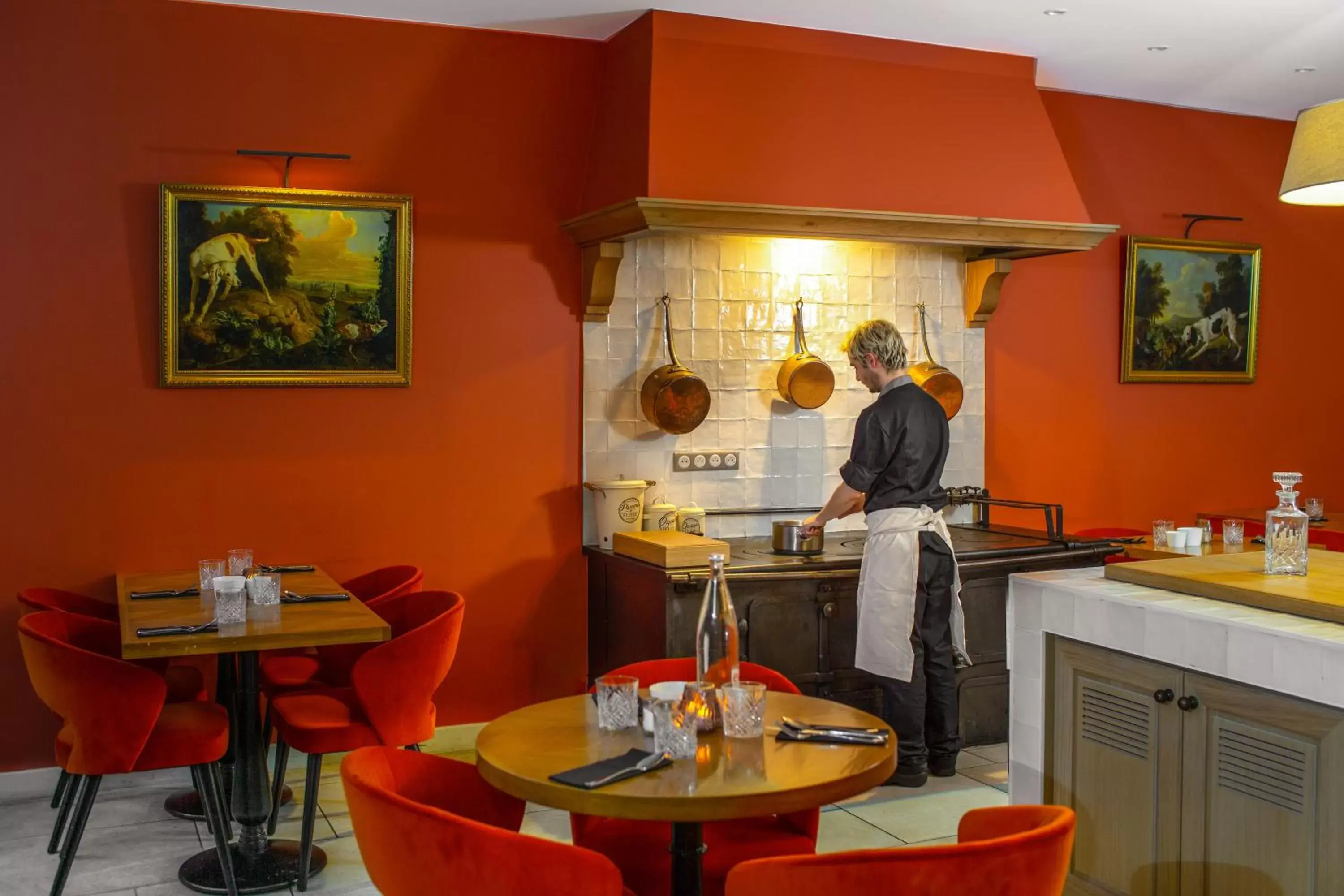 Staff, Restaurant/Places to Eat in Mercure Rambouillet Relays Du Château