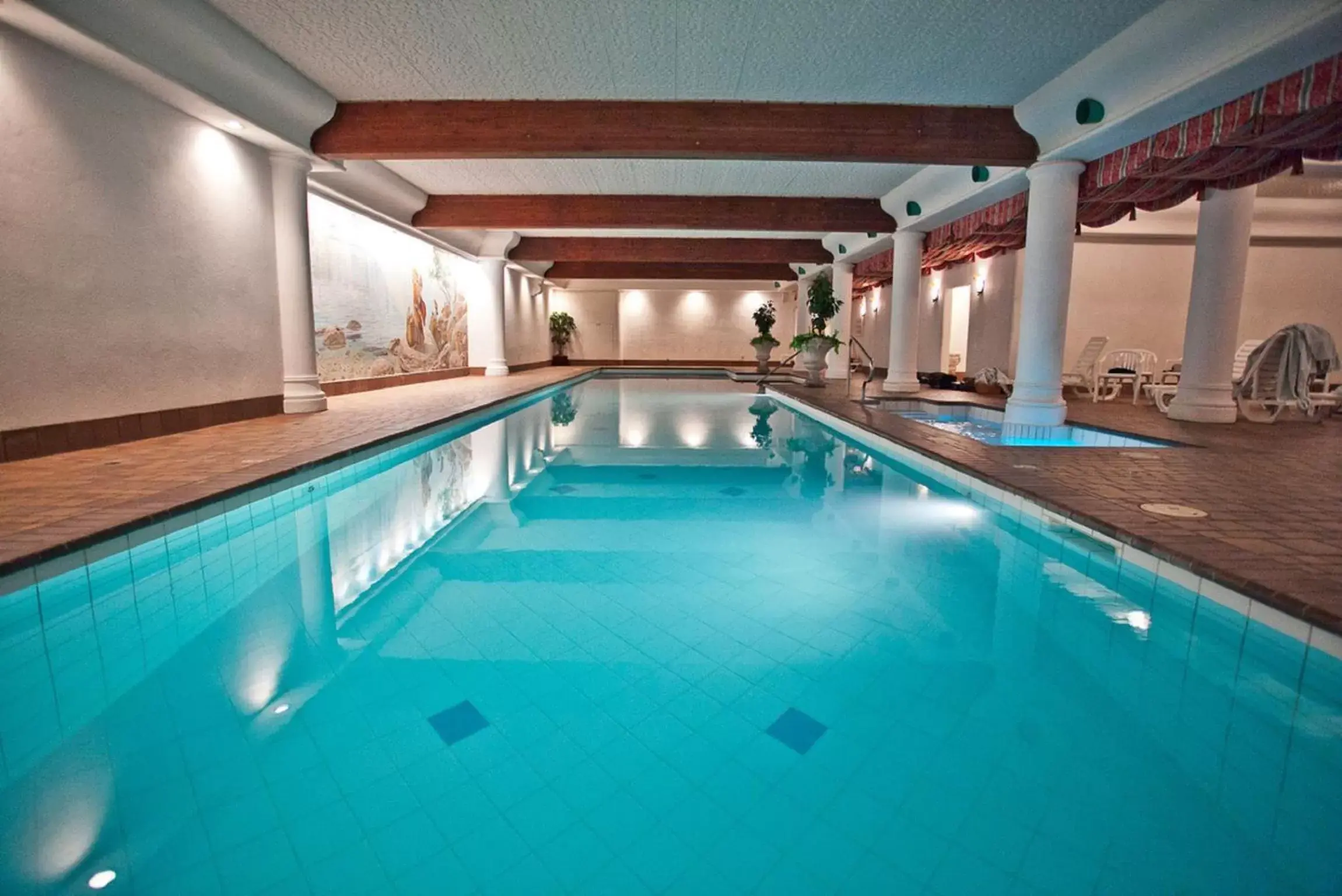 Swimming Pool in Enzian Inn