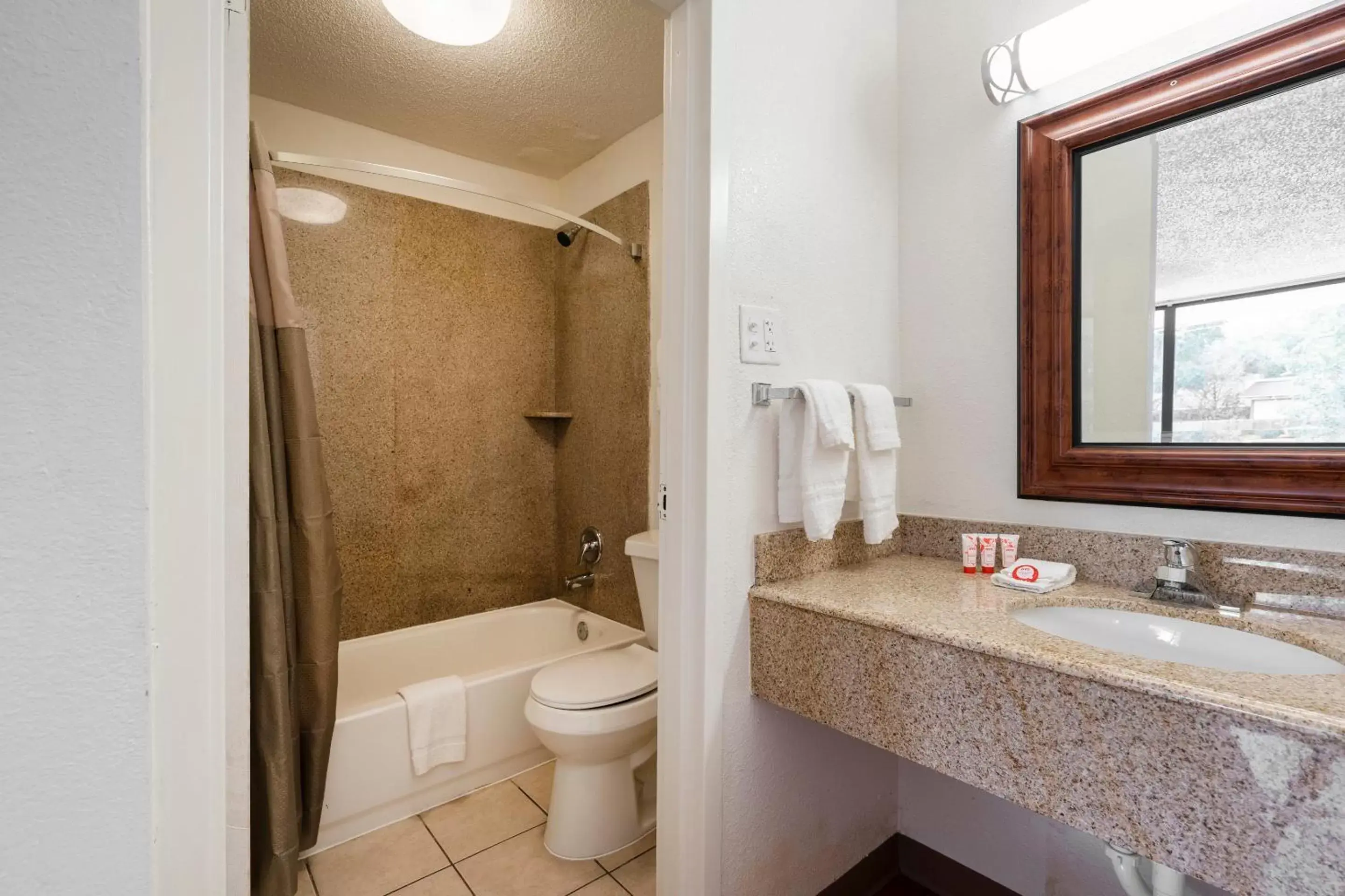 Bathroom in OYO Hotel Bossier City LA - Red River