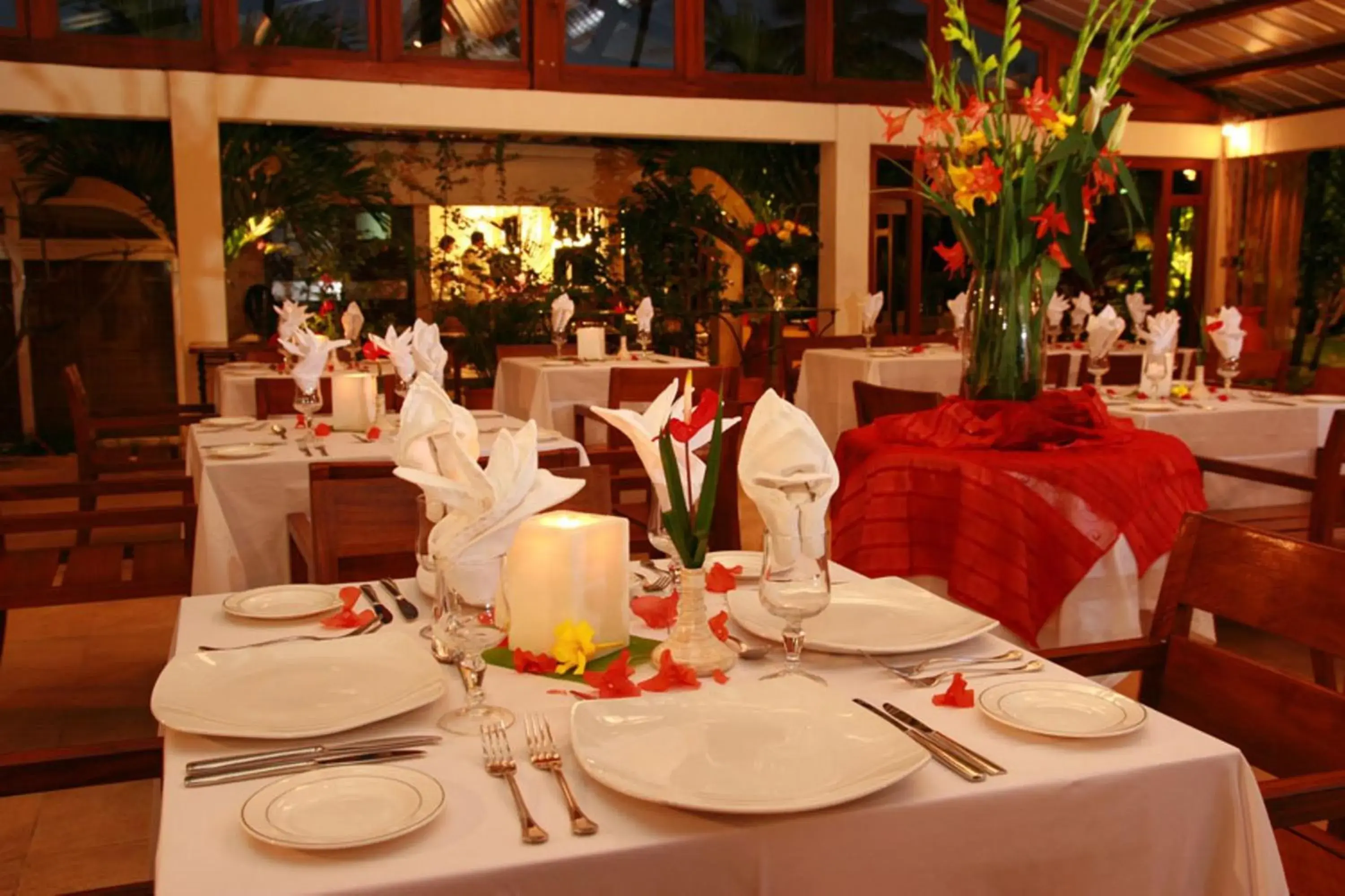Restaurant/Places to Eat in Ocean Villas Apart Hotel