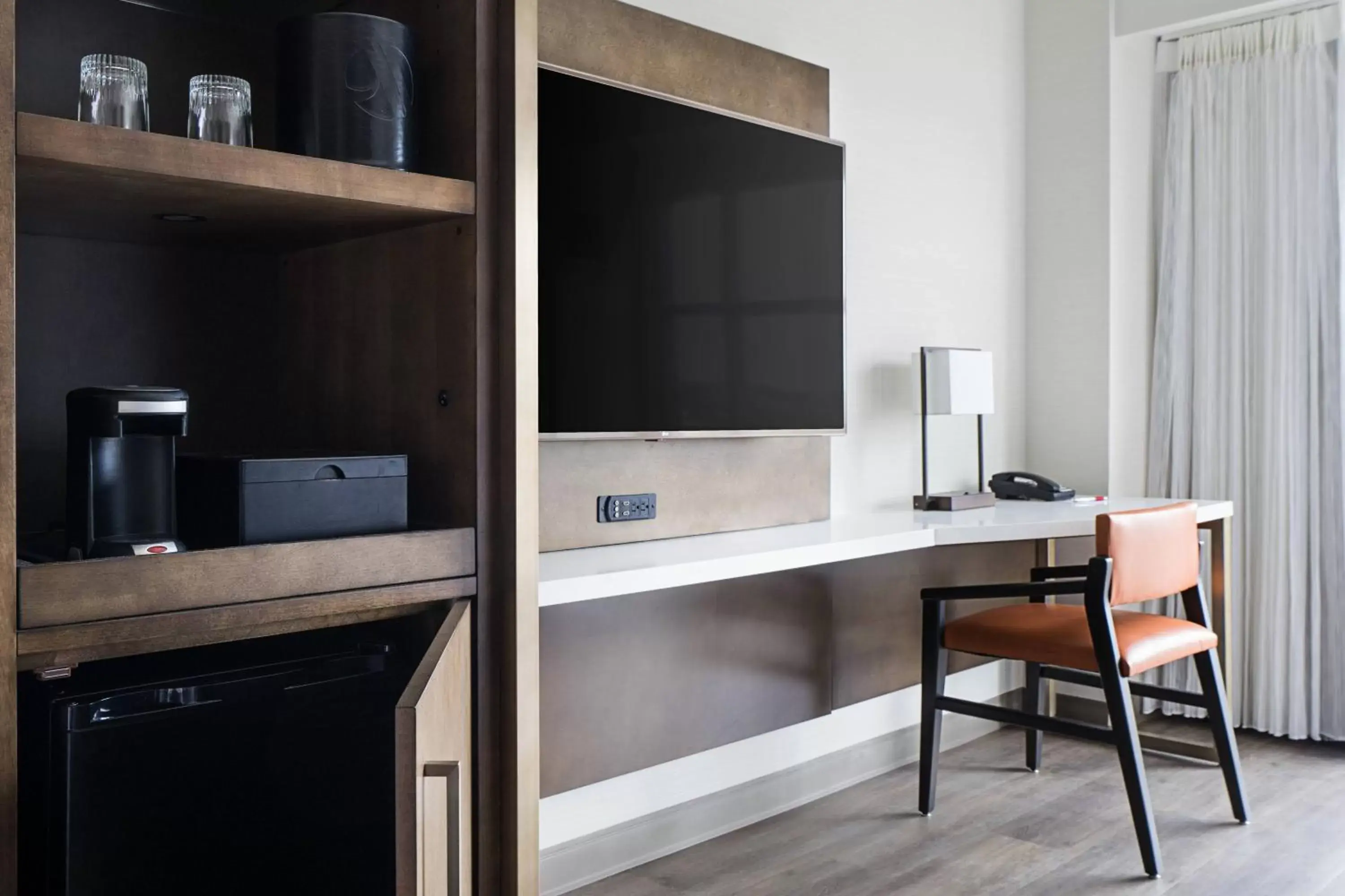 Photo of the whole room, Kitchen/Kitchenette in San Diego Marriott Del Mar