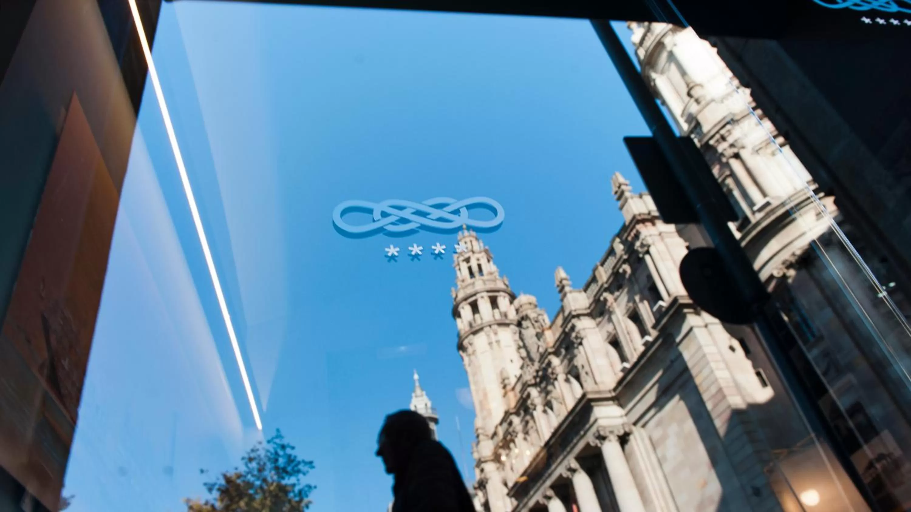 Property logo or sign in Duquesa Suites Landmark Hotel by Grup Duquessa