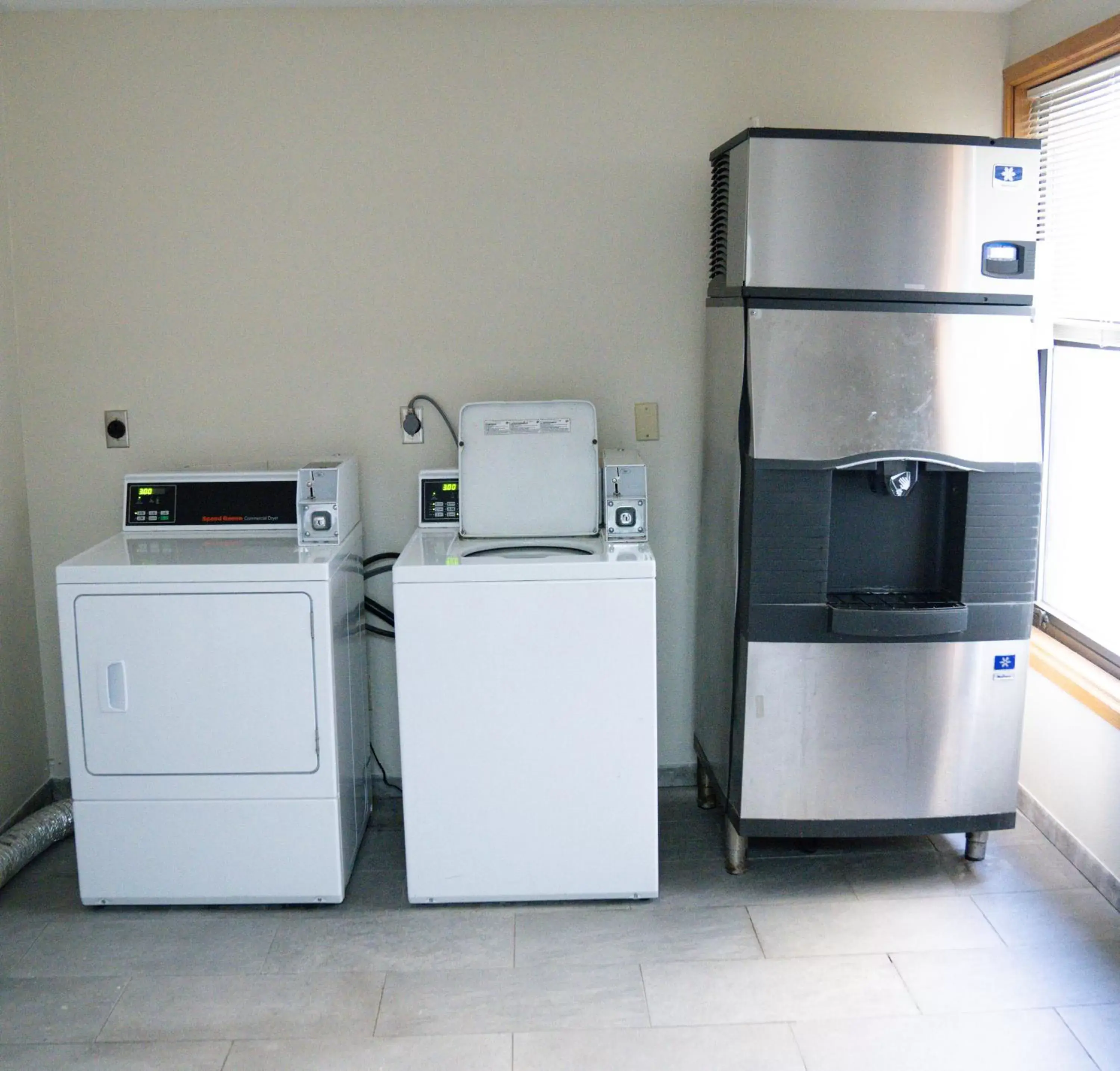 laundry, Kitchen/Kitchenette in Quality Inn Seymour I-65