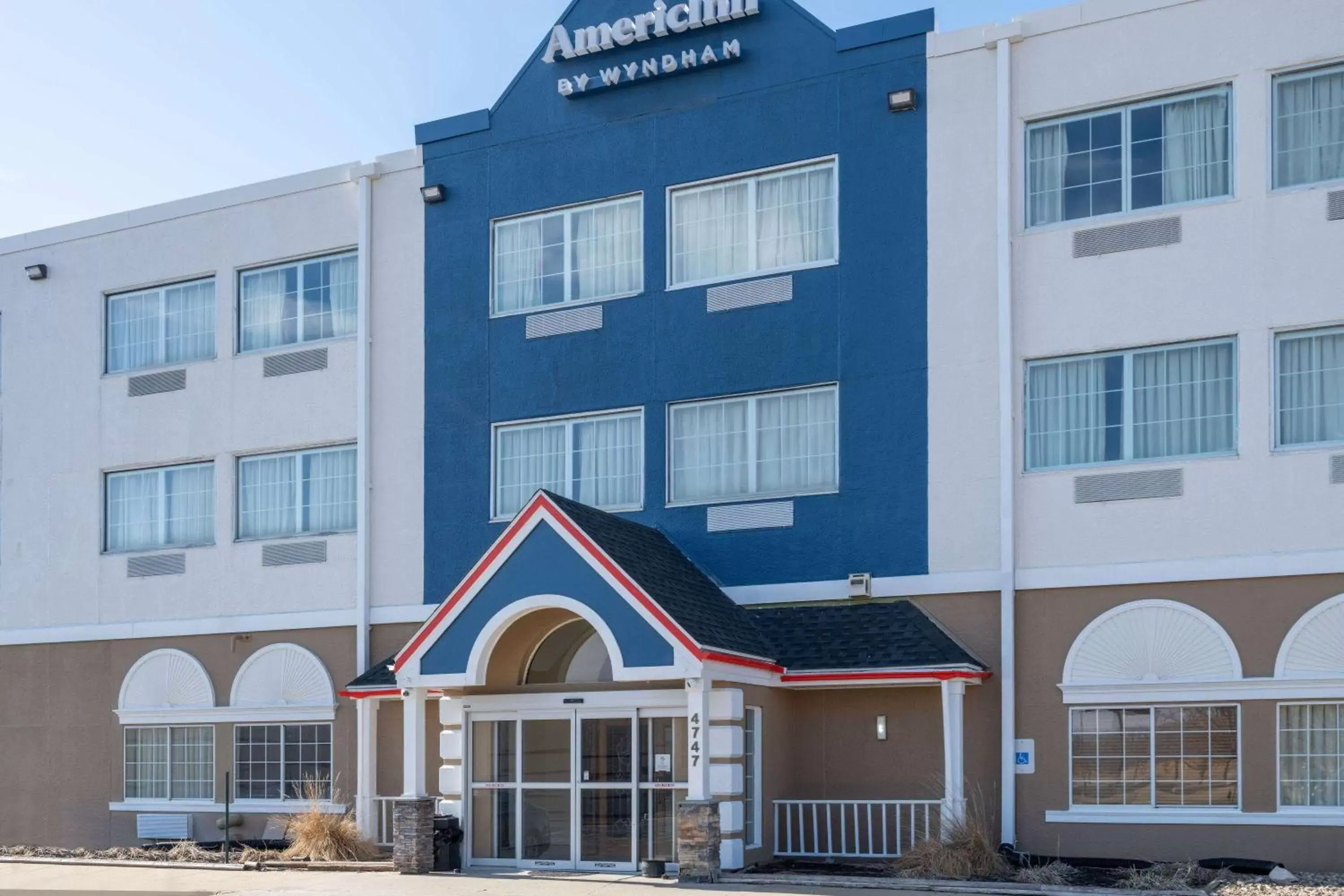 Property Building in AmericInn by Wyndham Cedar Rapids North