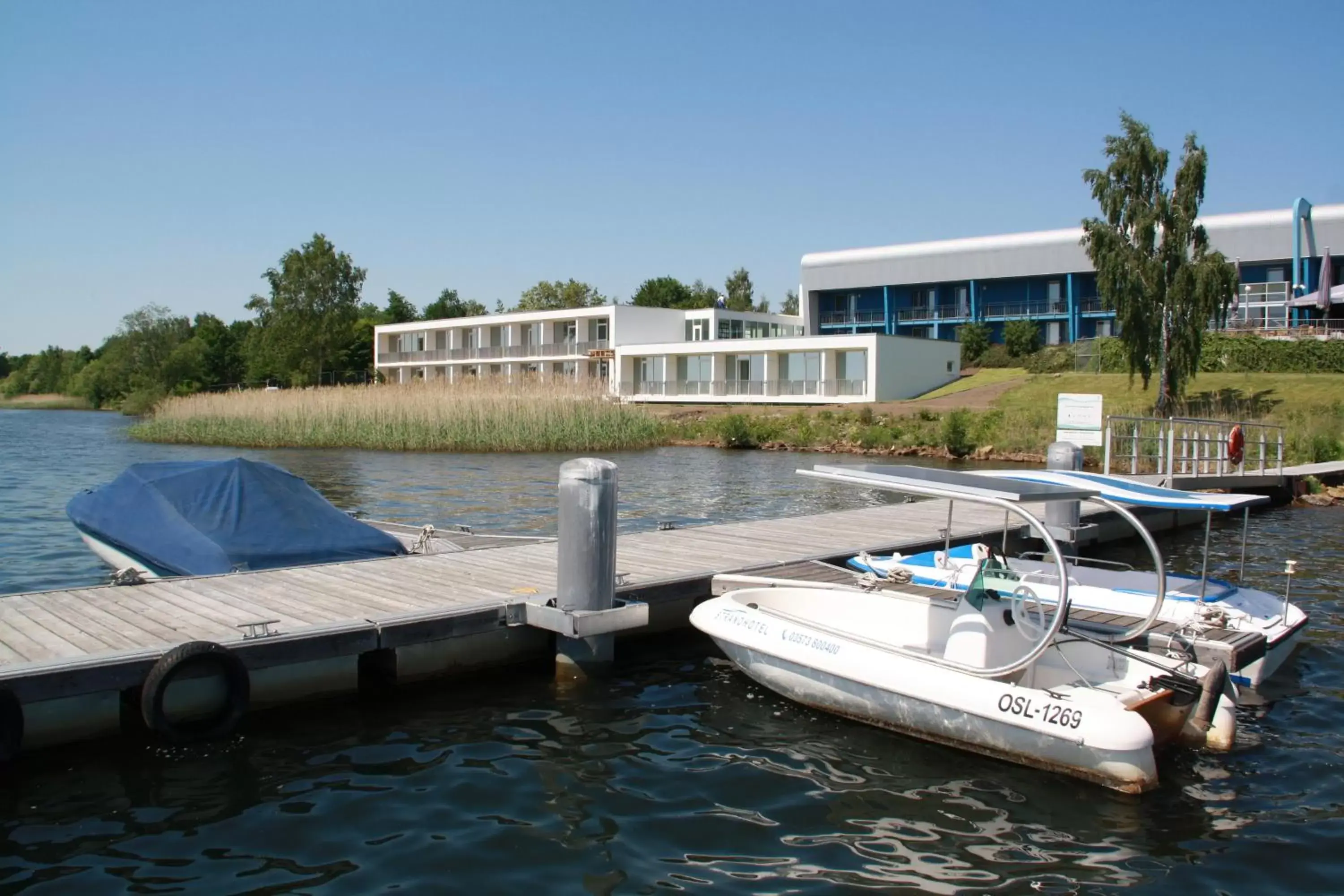 Property building, Swimming Pool in Strandhotel Senftenberger See