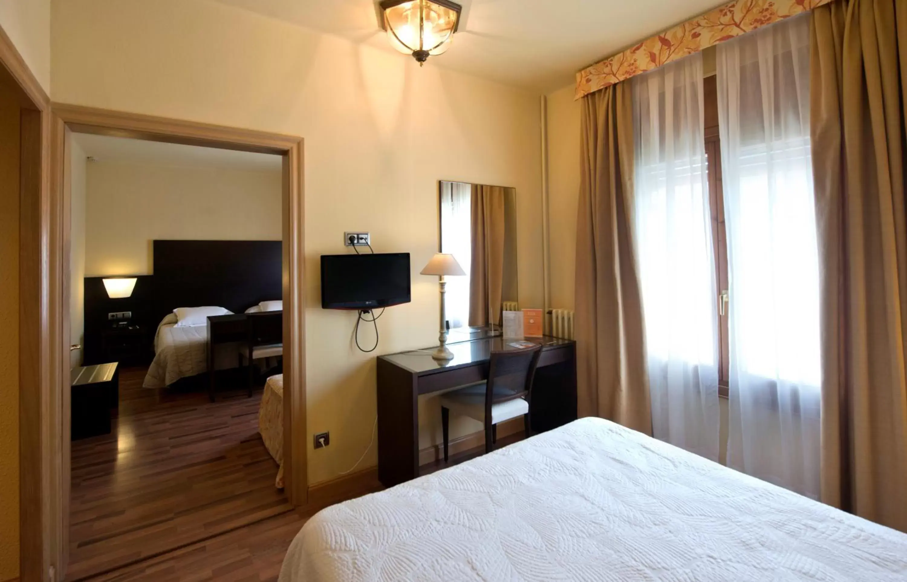 Bed in Hotel Restaurant Pessets & SPA