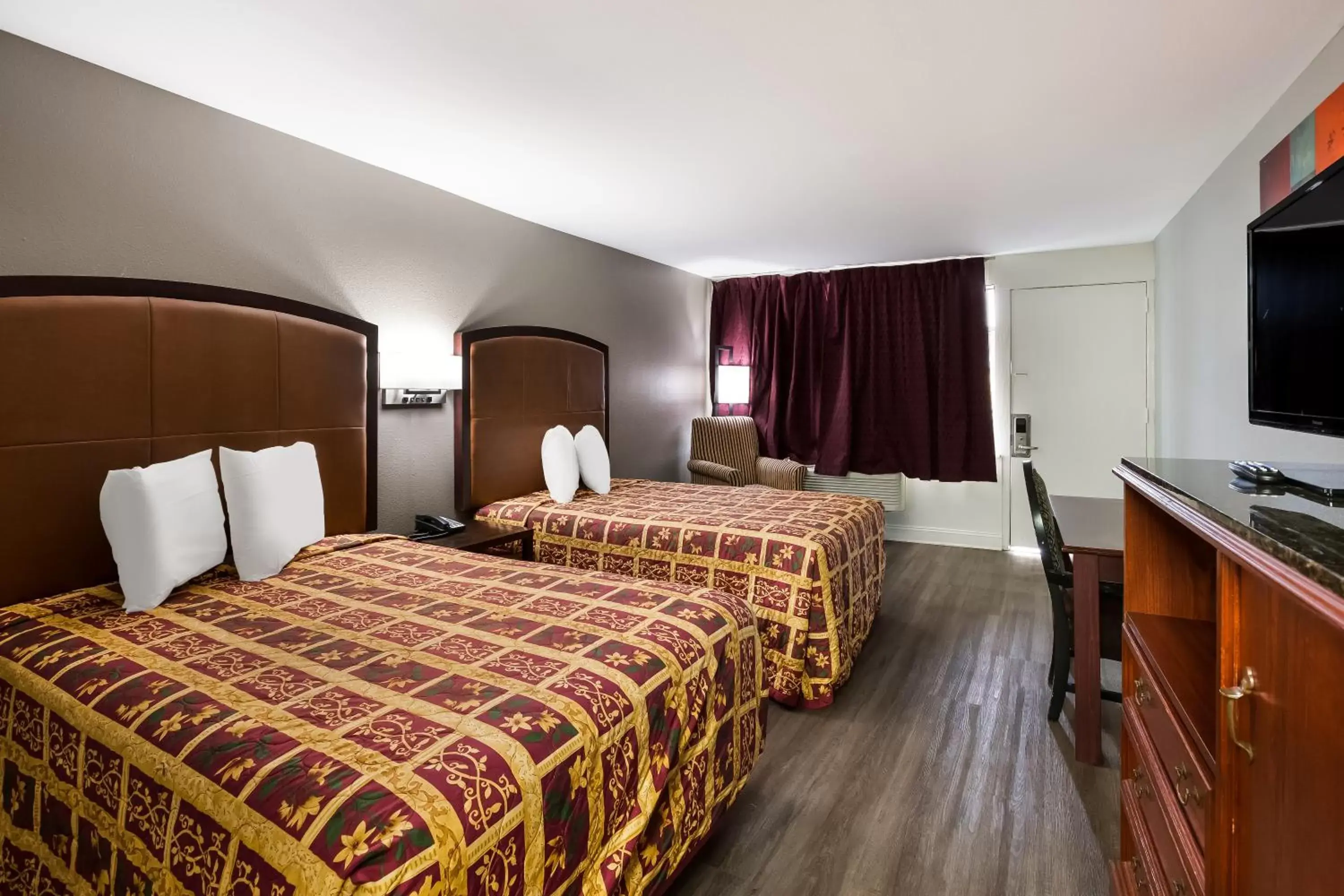 Bed in Knights Inn Fayetteville - Fort Bragg Bed in Knights Inn Fayetteville - Fort Bragg