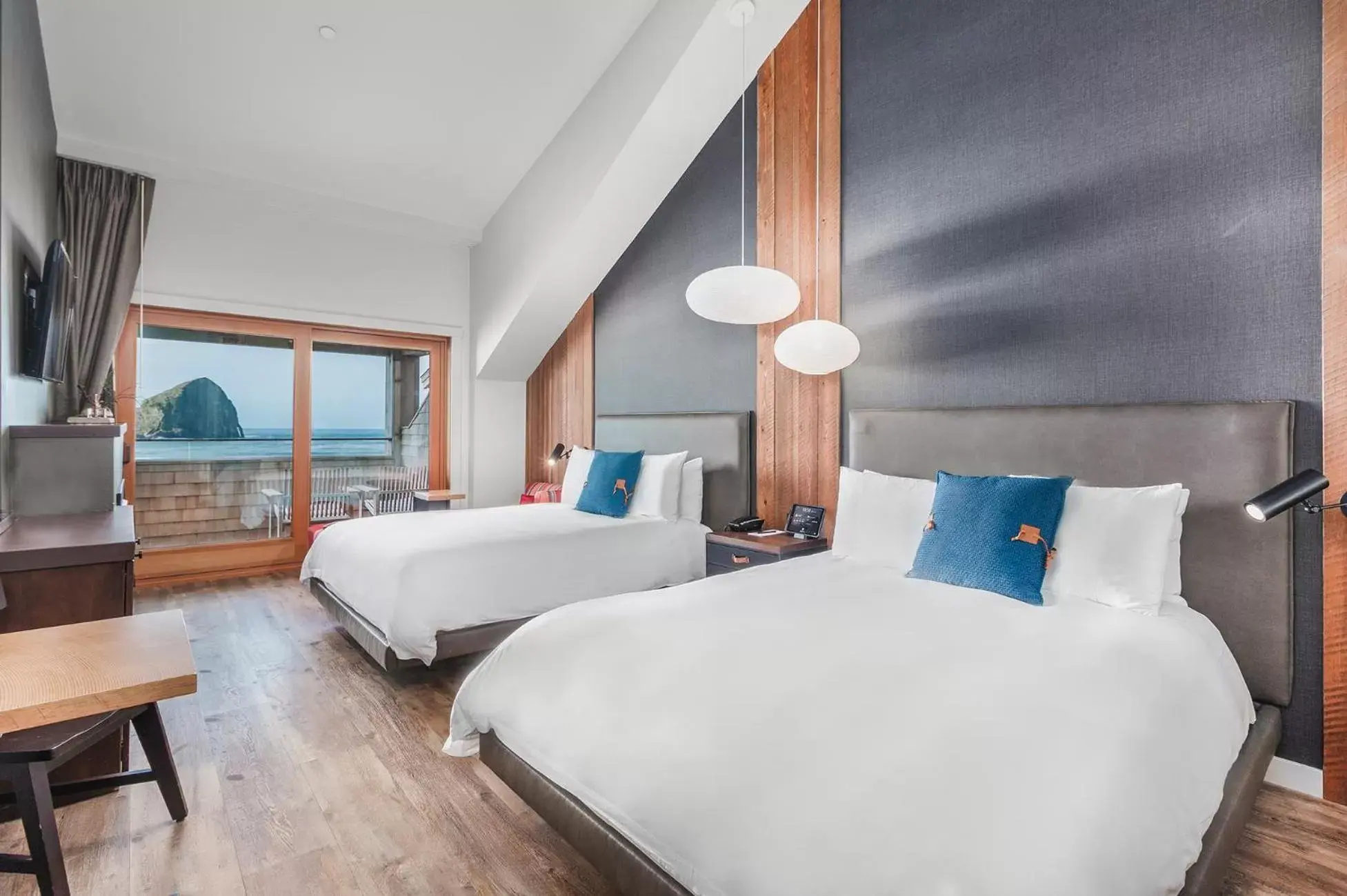 Bed in Headlands Coastal Lodge & Spa