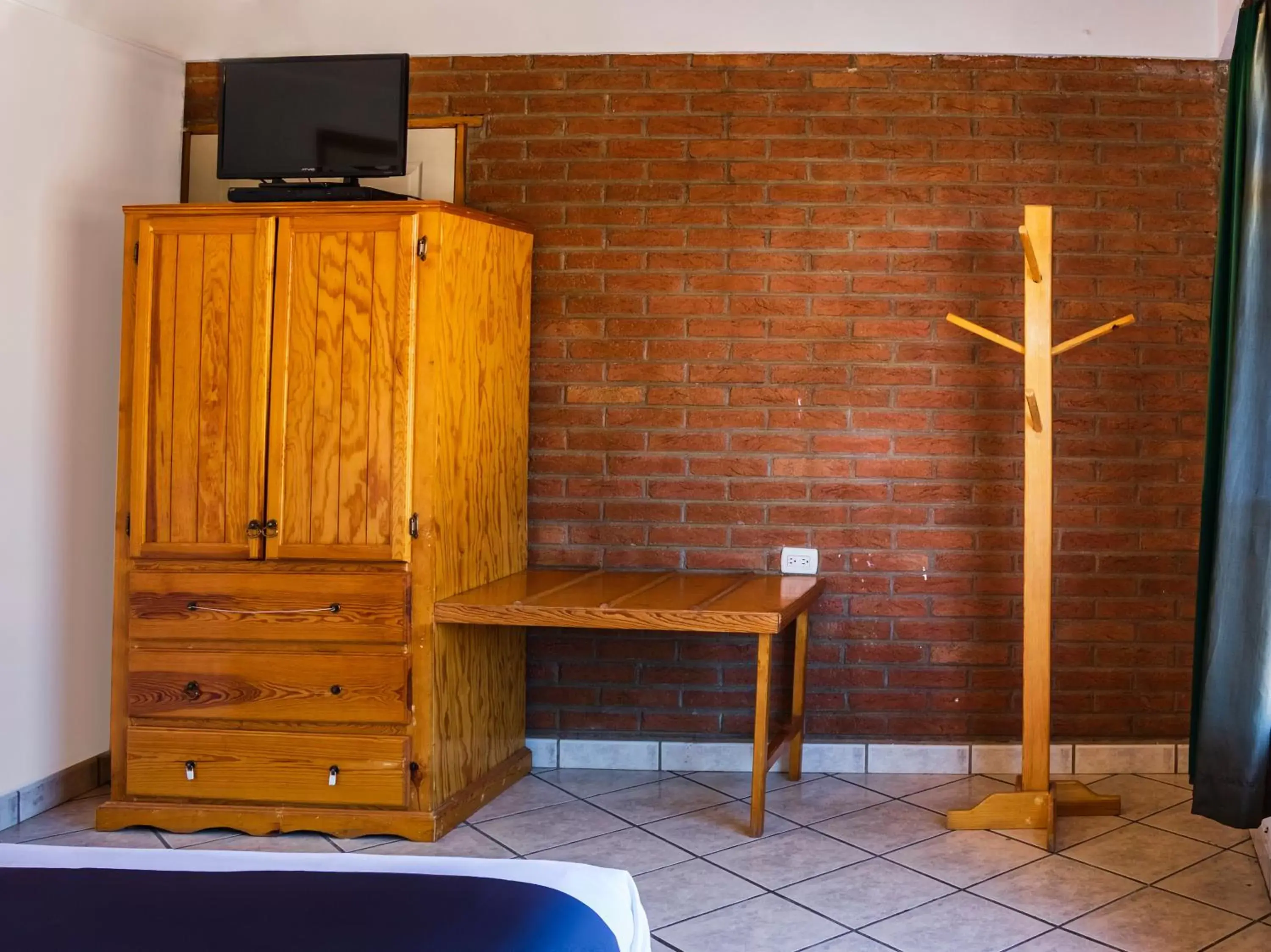 Bedroom, TV/Entertainment Center in Paraje Santa Cruz