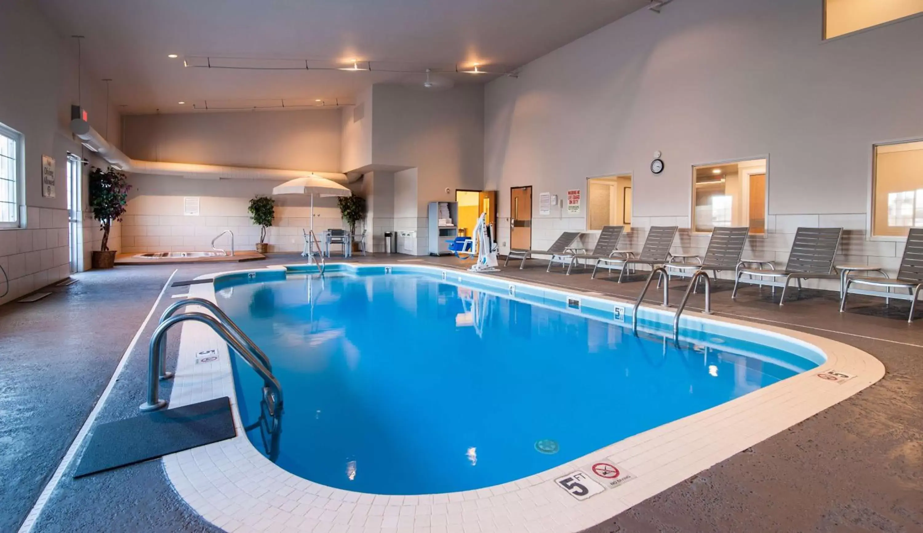 On site, Swimming Pool in Best Western Plus University Park Inn & Suites