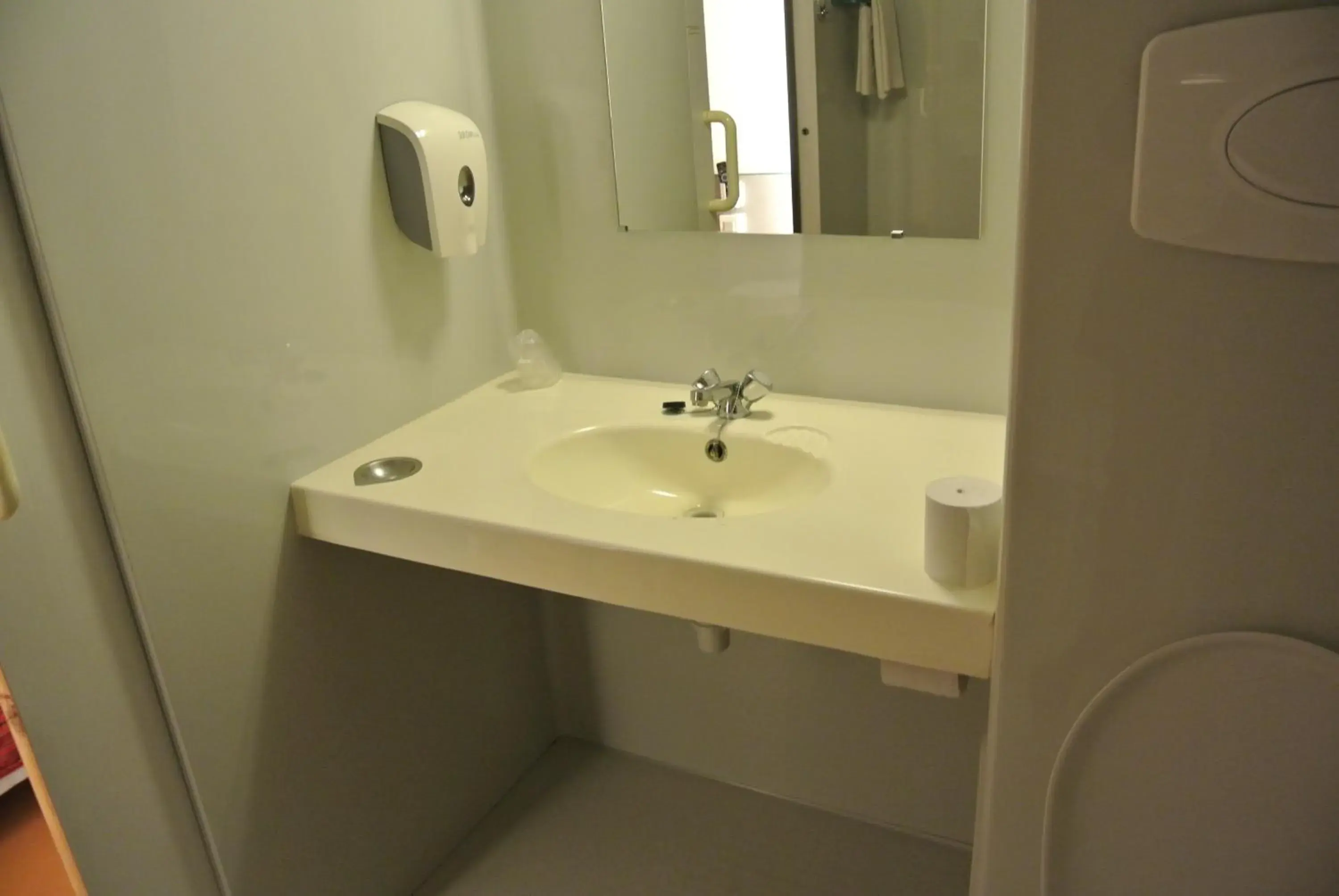 Photo of the whole room, Bathroom in Premiere Classe Lyon Sud - Chasse Sur Rhône