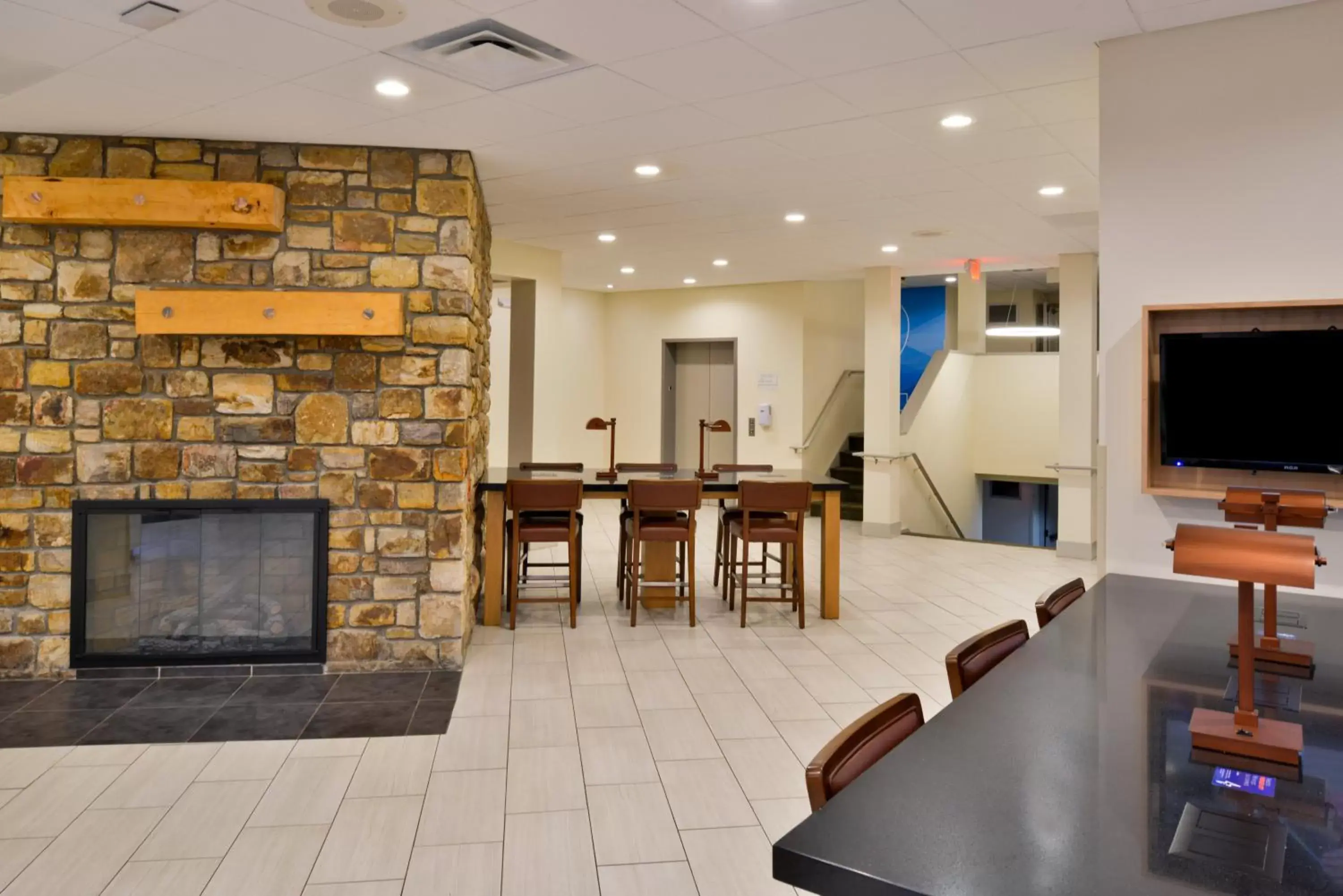 TV and multimedia in Holiday Inn Express Blowing Rock South, an IHG Hotel