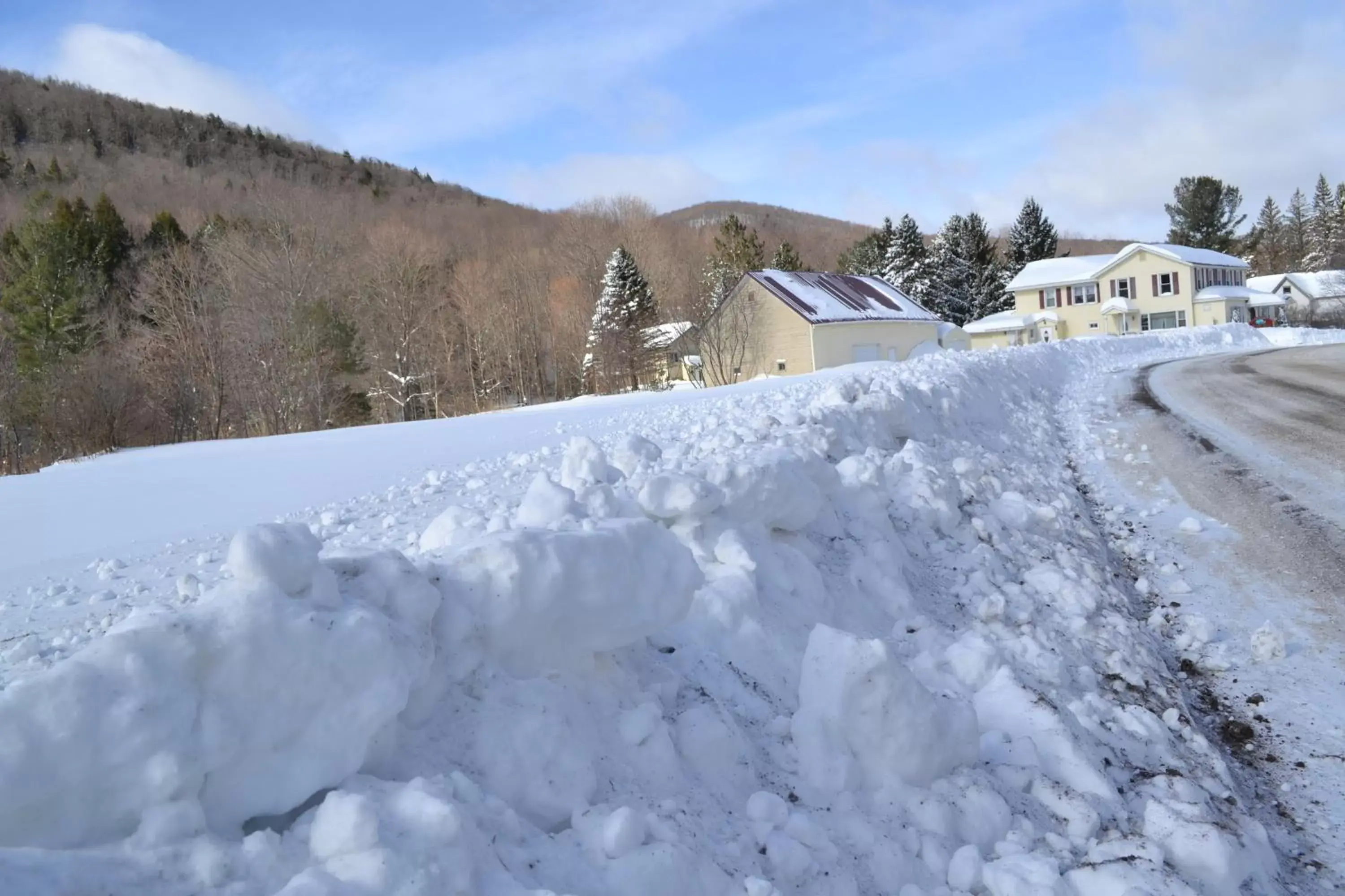 Street view, Winter in Mountain Treasure Bed and Breakfast