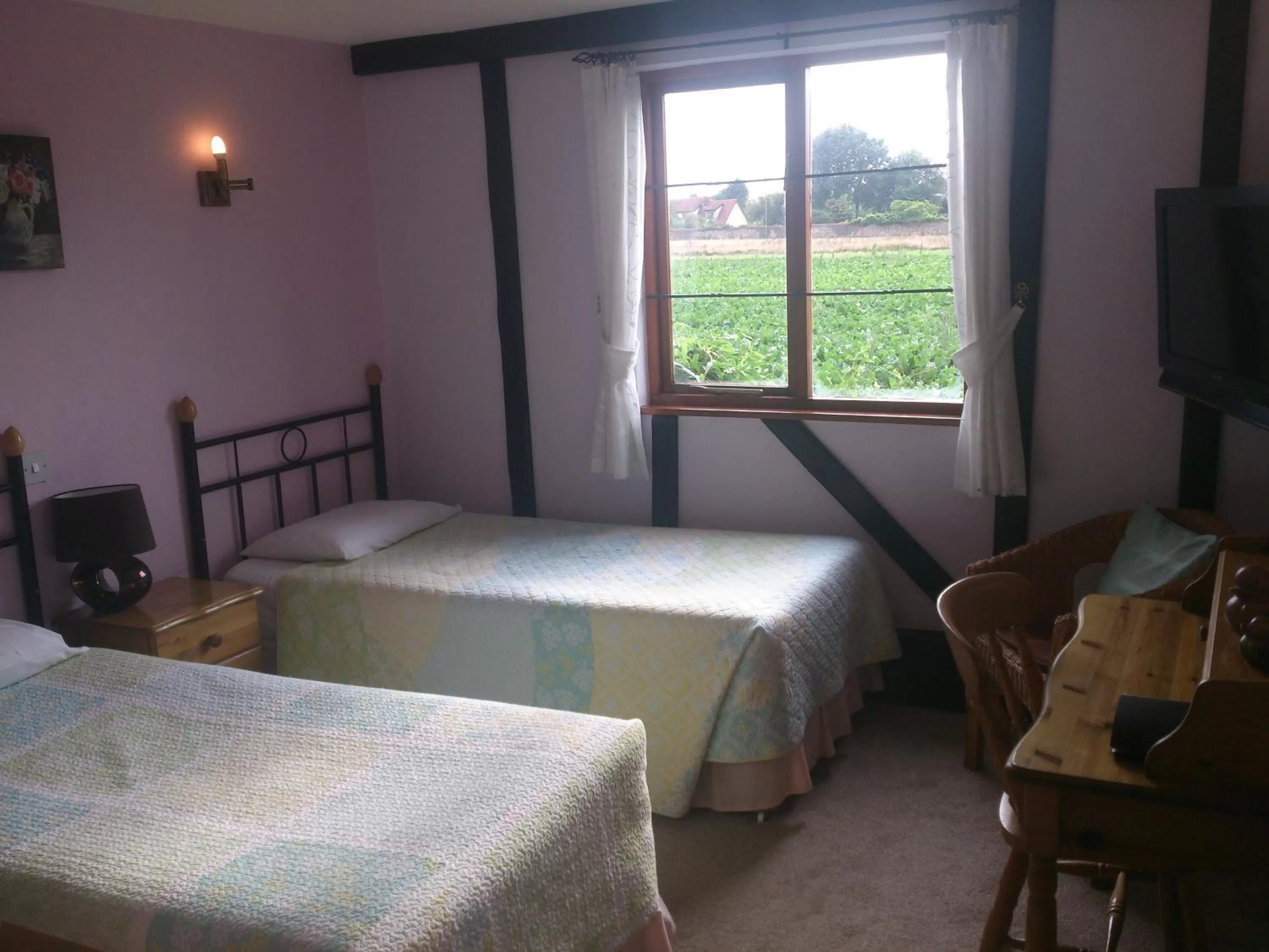 Day, Bed in Six Bells Inn