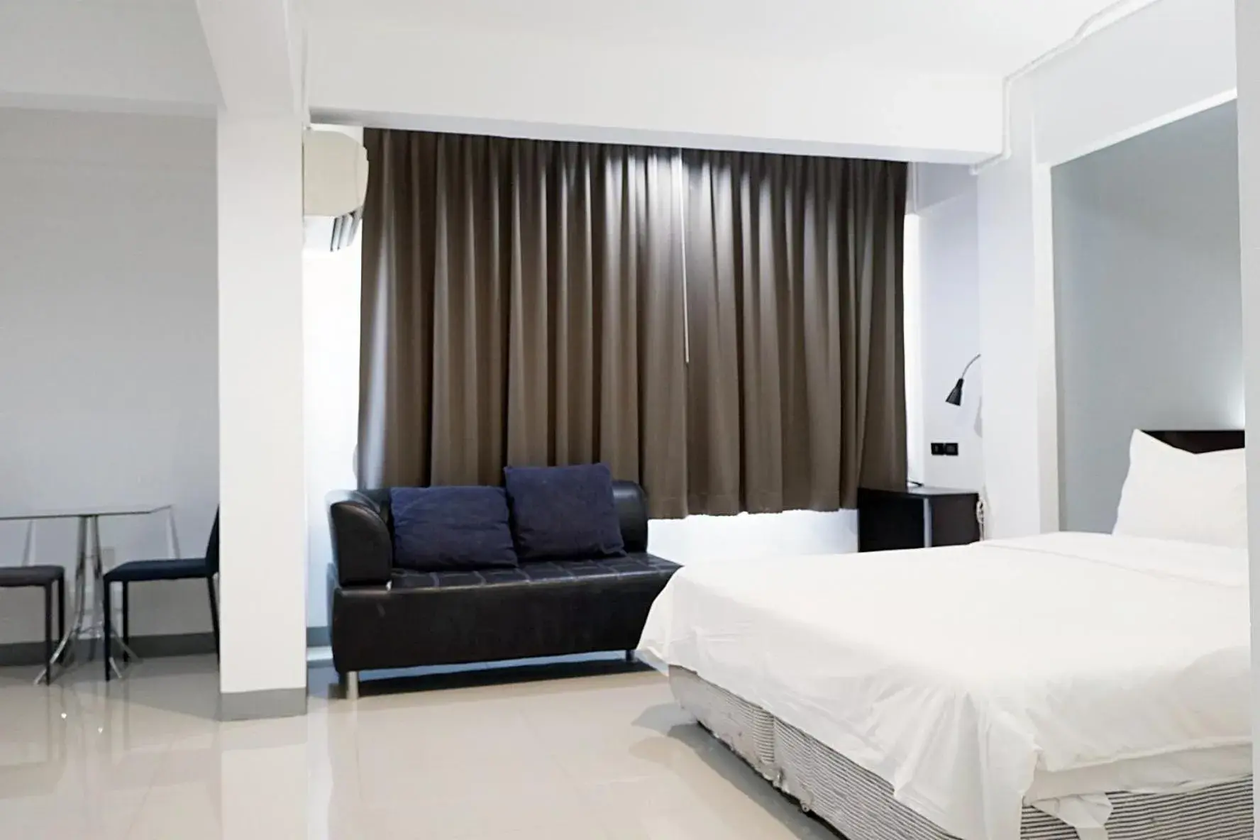 Bed in Izen Budget Hotel & Residence