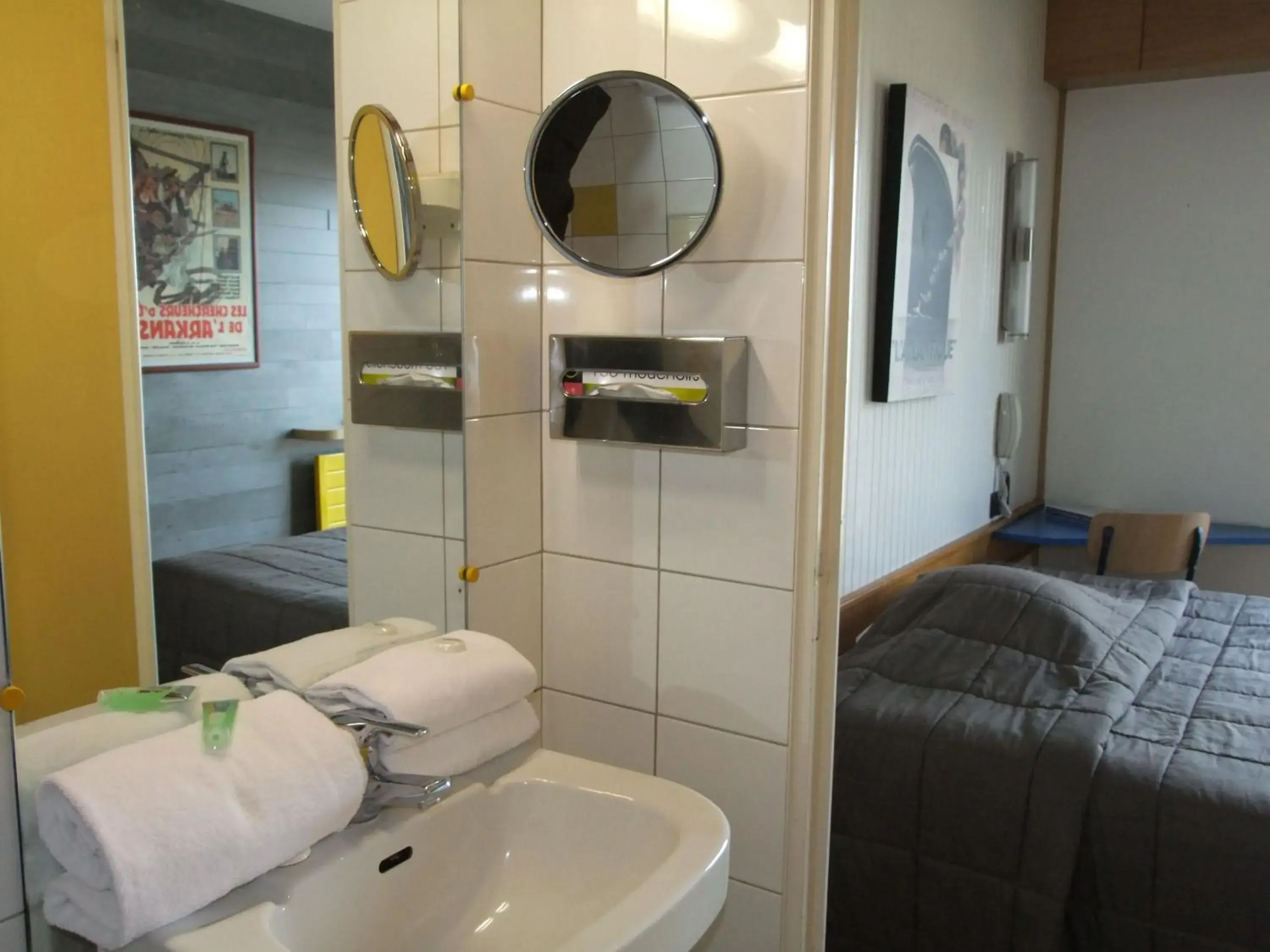 Photo of the whole room, Bathroom in Hotel Arcantis Le Voltaire