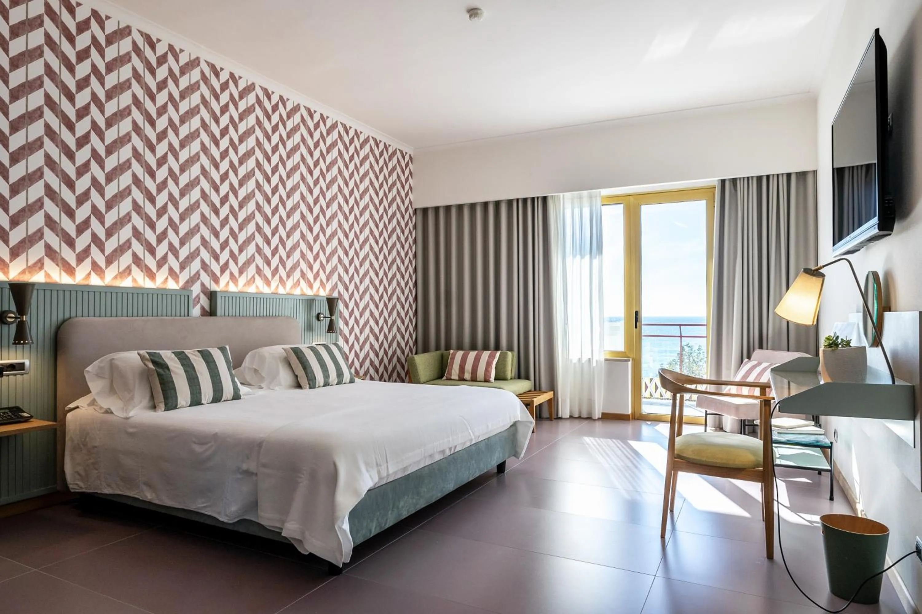 Bed in Reginna Palace Hotel