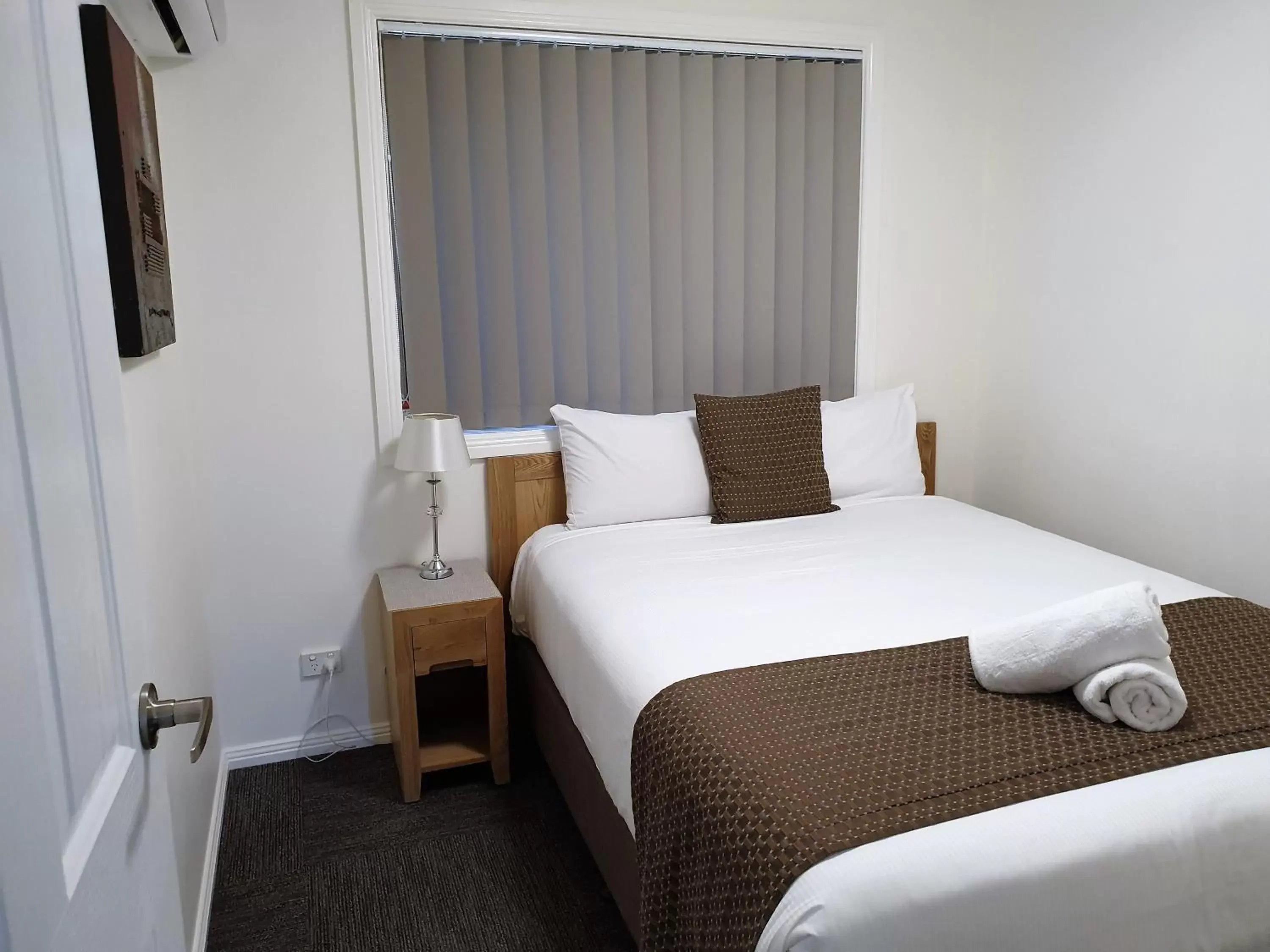 Bedroom, Bed in Best Western Endeavour Motel