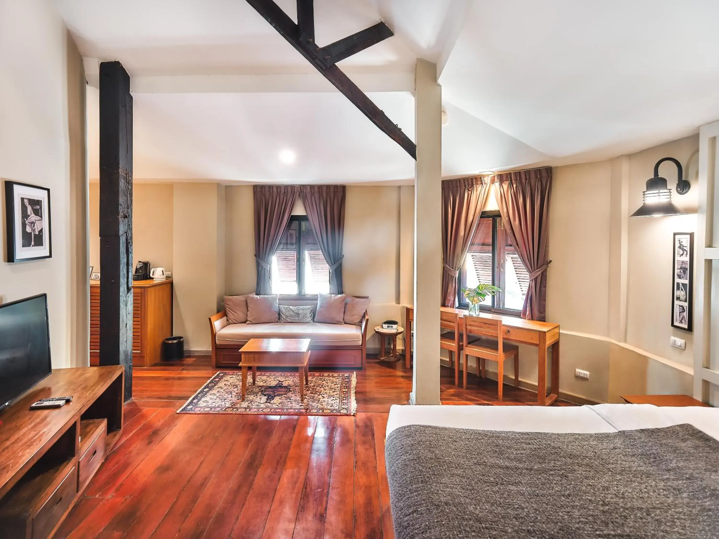 Living room in Prince Theatre Heritage Stay Hostel - Silom Living room in Prince Theatre Heritage Stay Hostel - Silom