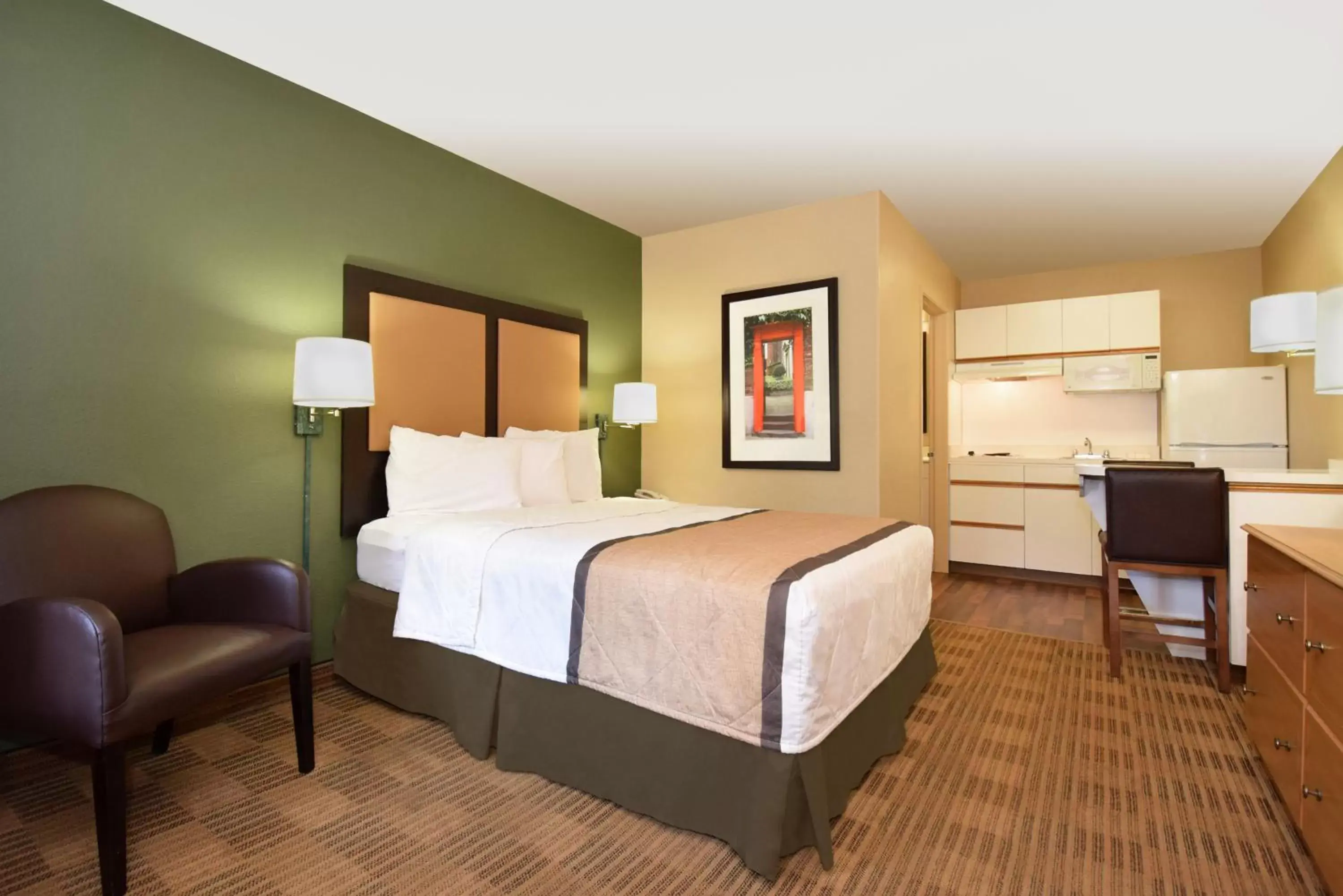 Bed in Extended Stay America Select Suites - Tampa - Brandon