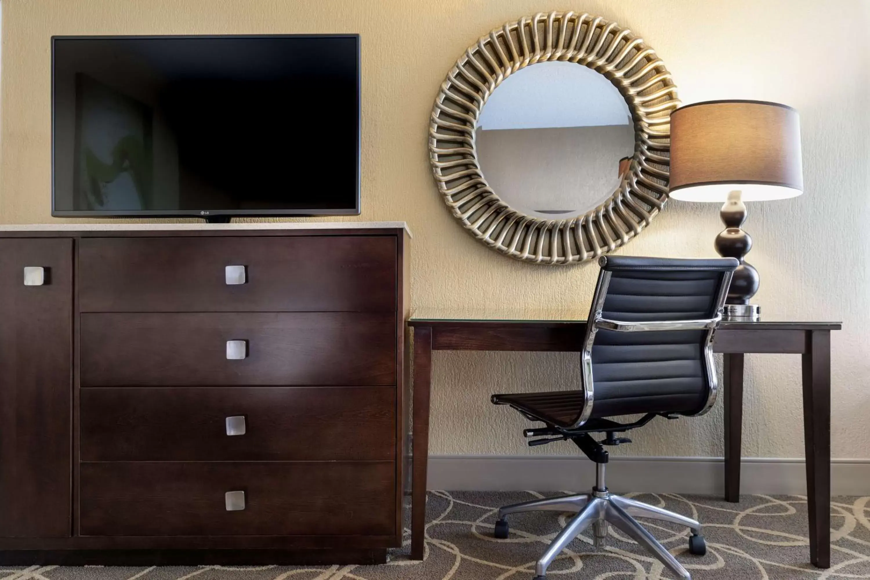 Bedroom, TV/Entertainment Center in Hilton Galveston Island Resort