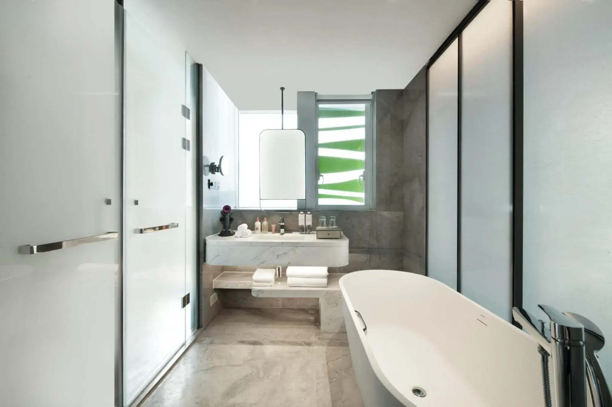 Bedroom in Crowne Plaza Wuhan Optics Valley by IHG Bedroom in Crowne Plaza Wuhan Optics Valley by IHG