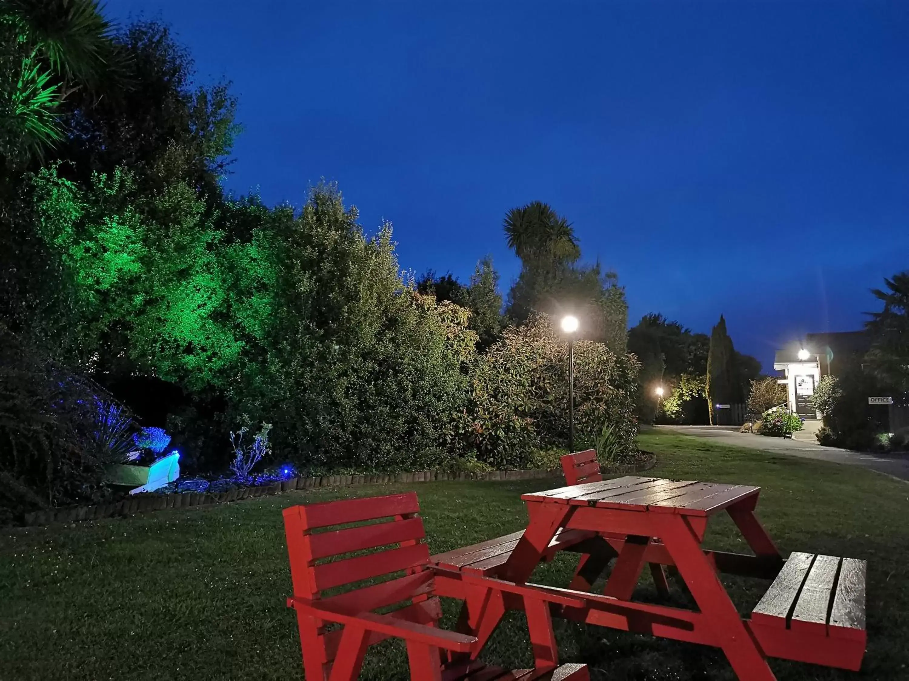 Garden in Colonial Lodge Motel