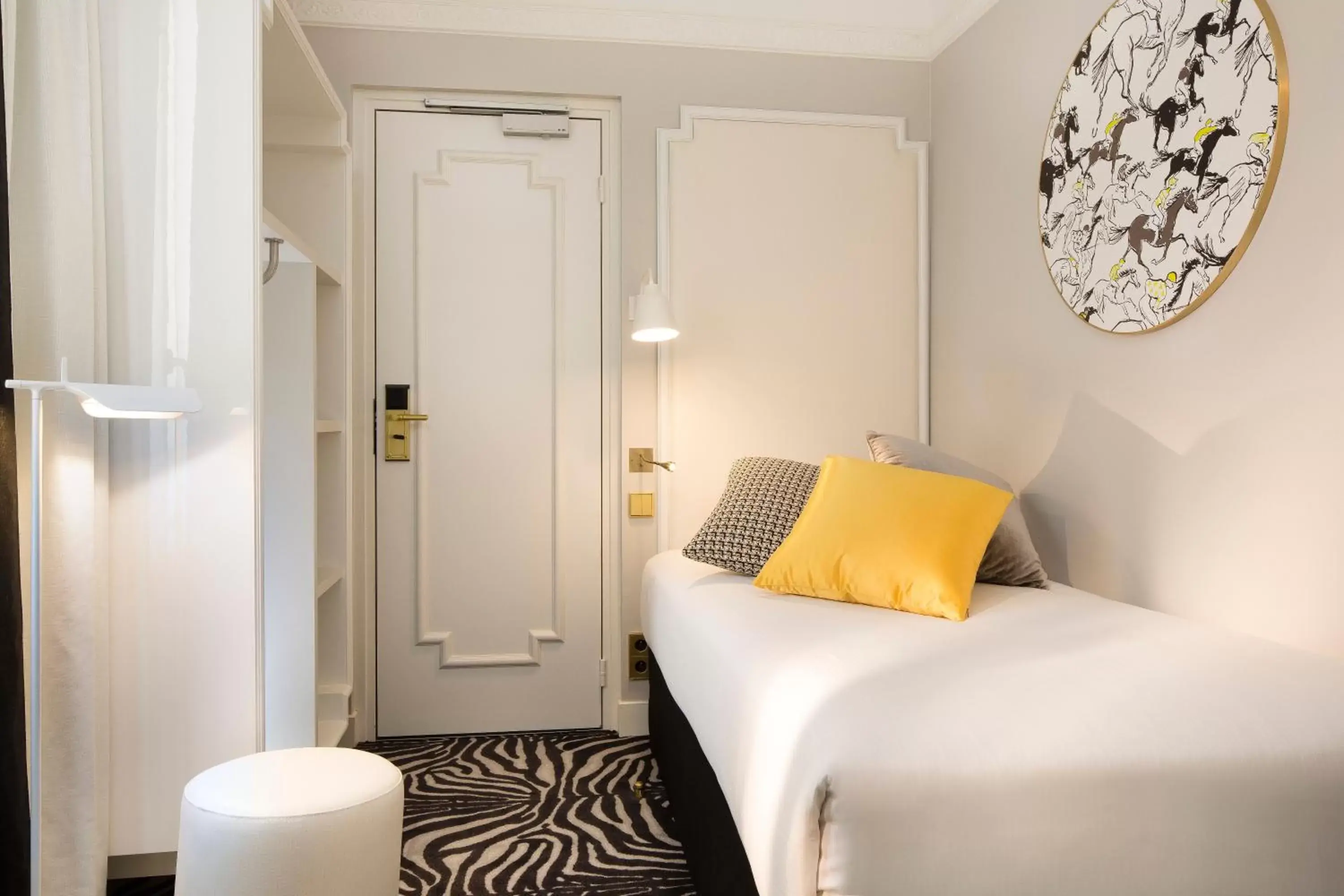 Bedroom, Bed in Hôtel Pastel Paris