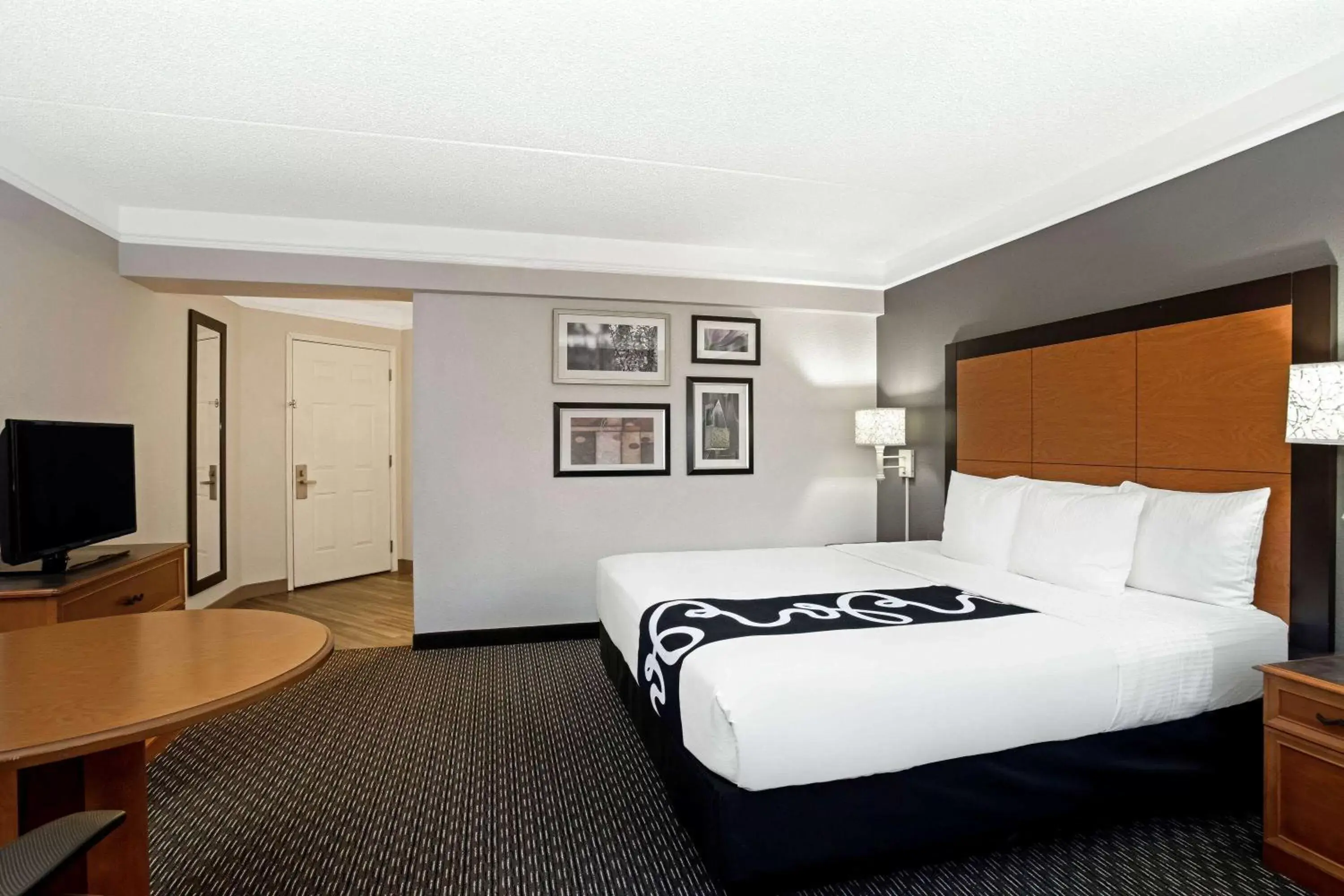 Photo of the whole room, Bed in La Quinta by Wyndham Tucson Airport