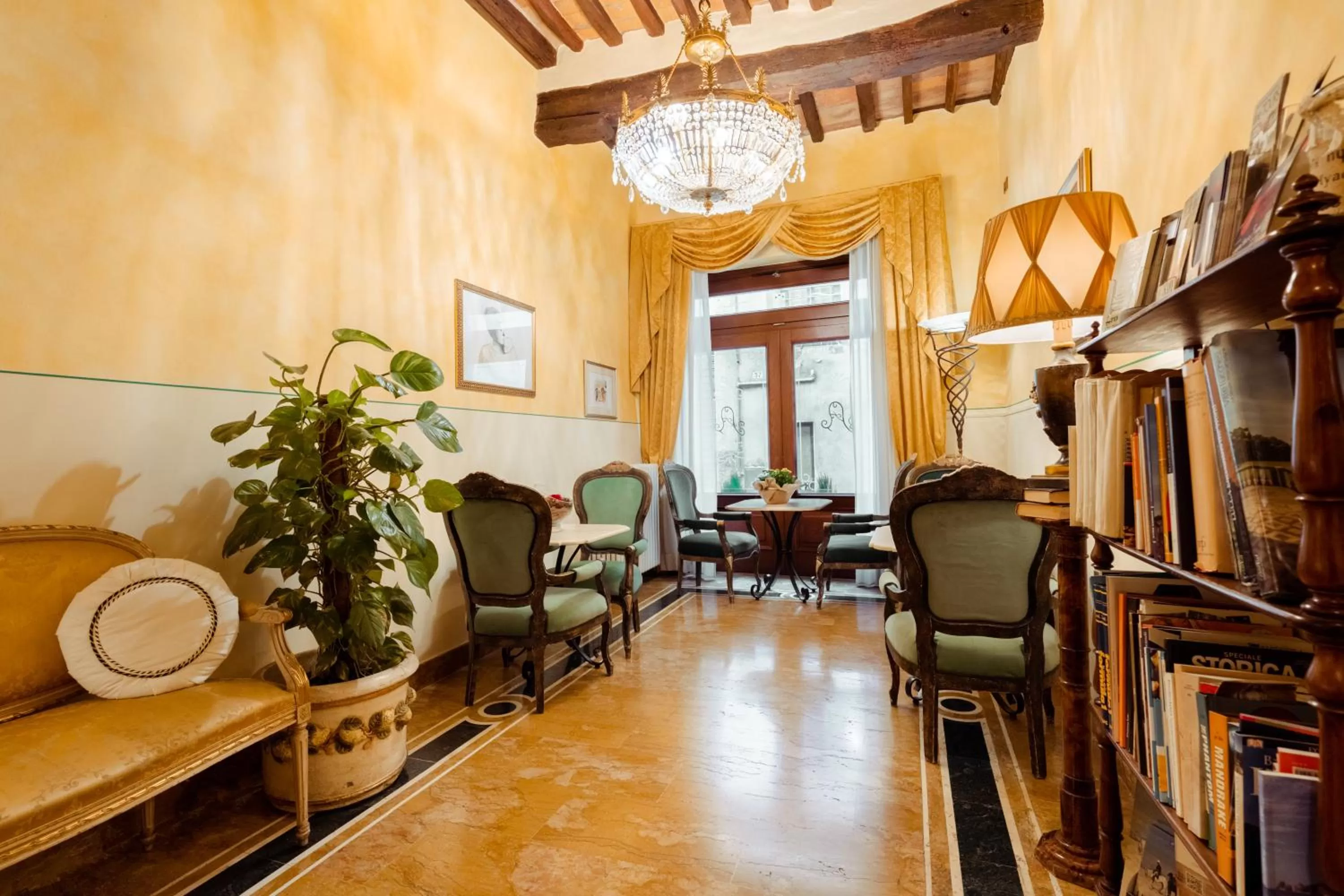 Library in Hotel Palazzo Alexander