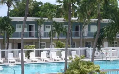 Swimming Pool in Blue Marlin Motel