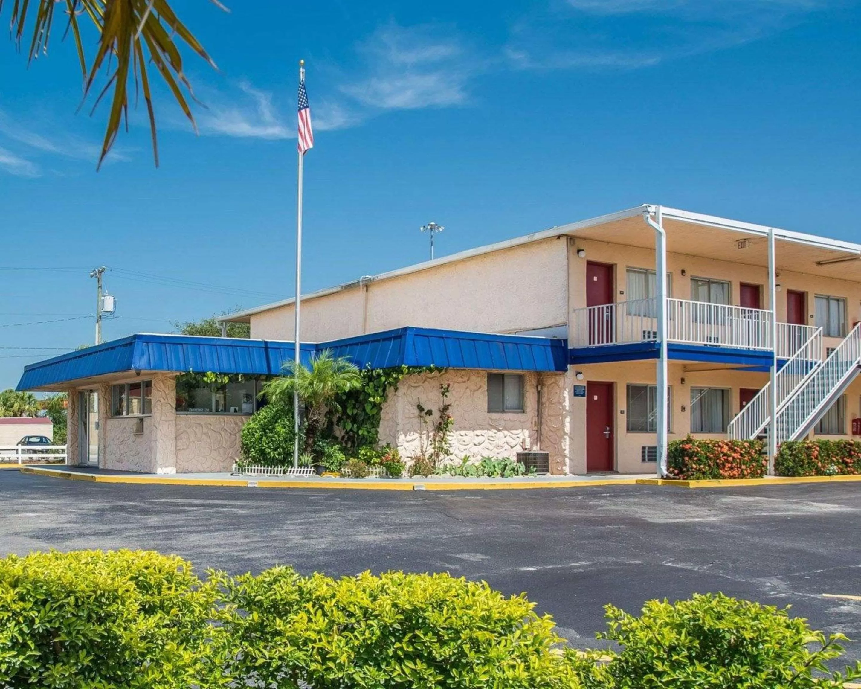 Property building in Rodeway Inn Fort Pierce I-95