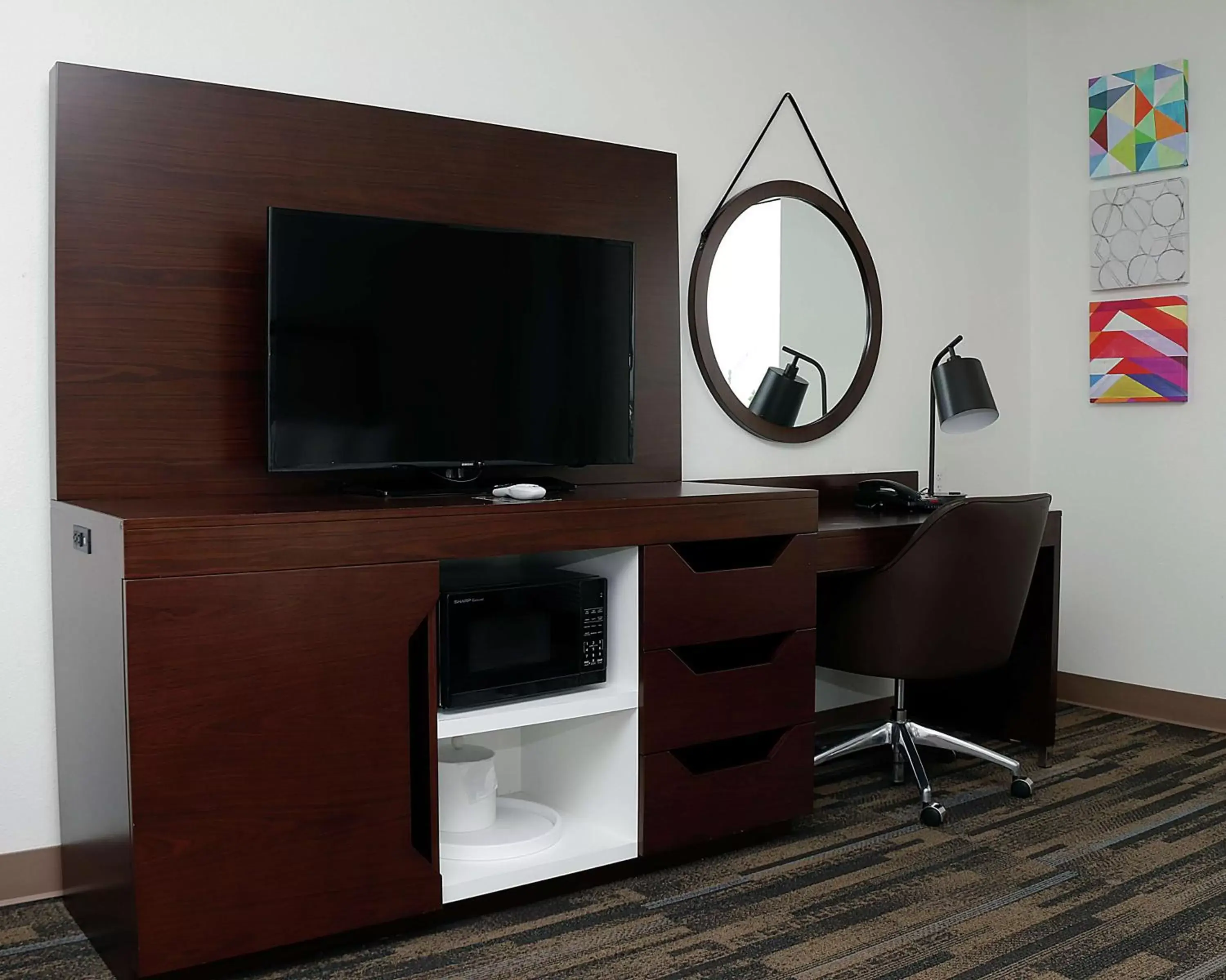 Bedroom, TV/Entertainment Center in Hampton Inn and Suites Stephenville