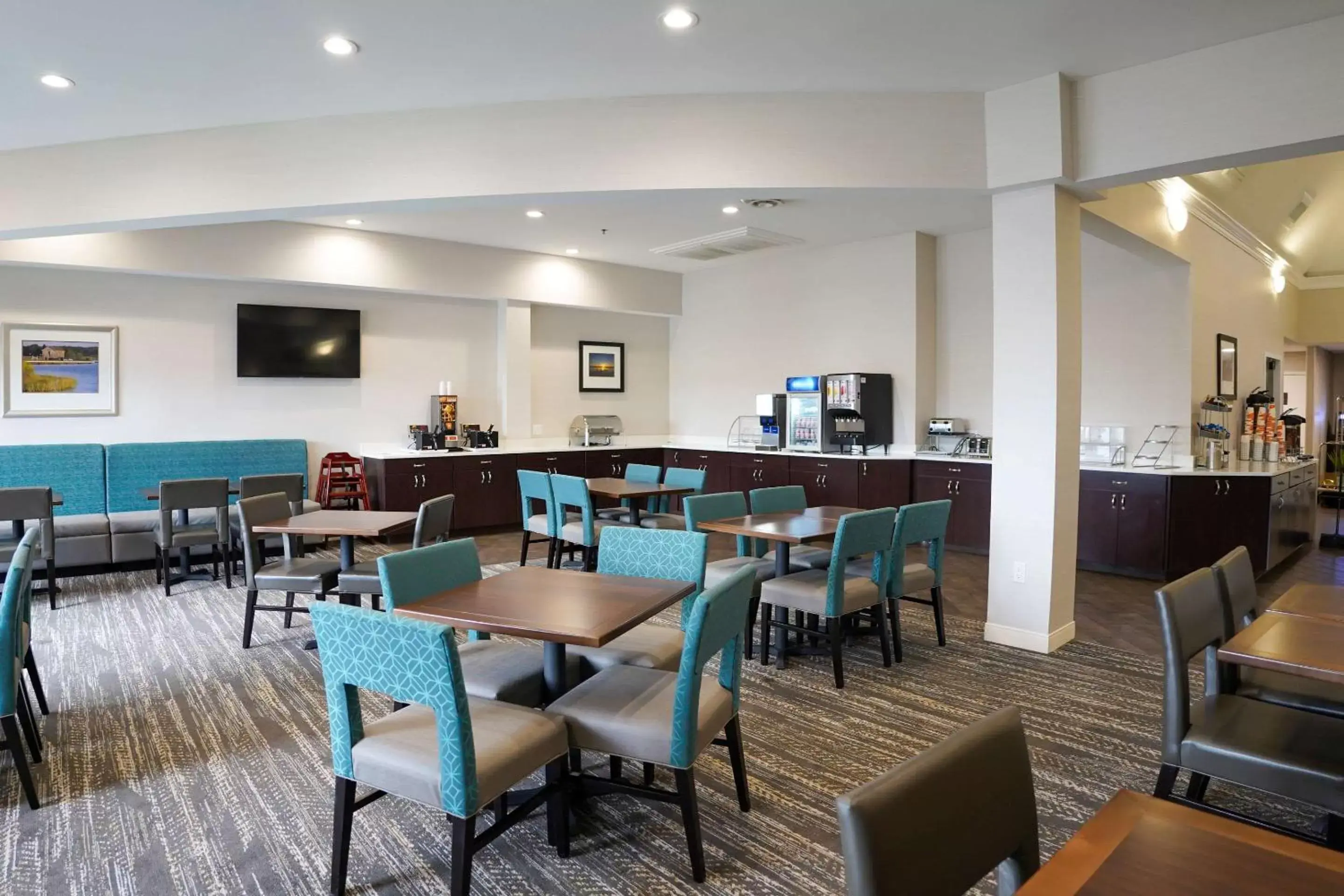 Restaurant/Places to Eat in Comfort Suites Chincoteague Island Bayfront Resort