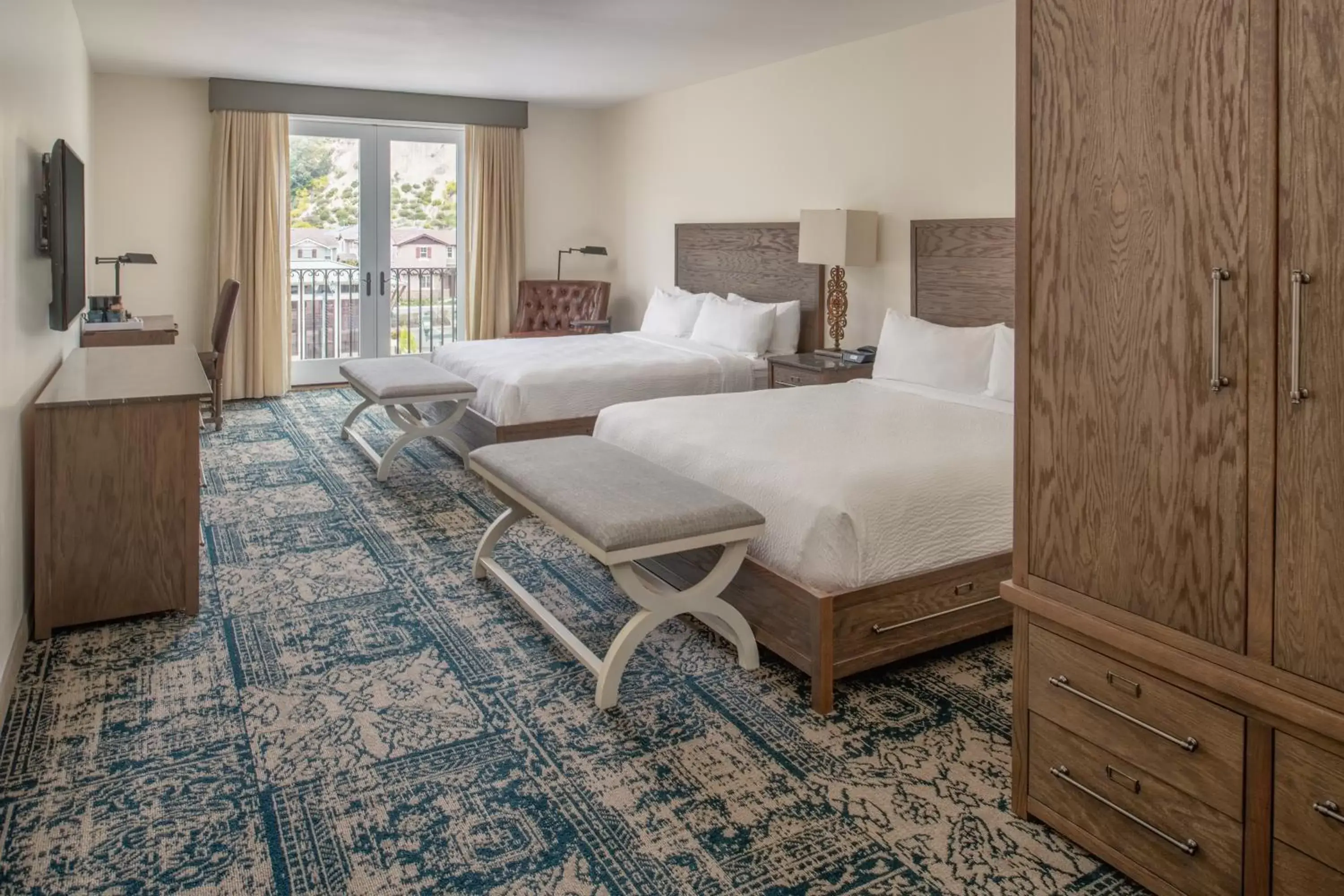 Guests, Bed in Four Points by Sheraton Santa Cruz Scotts Valley