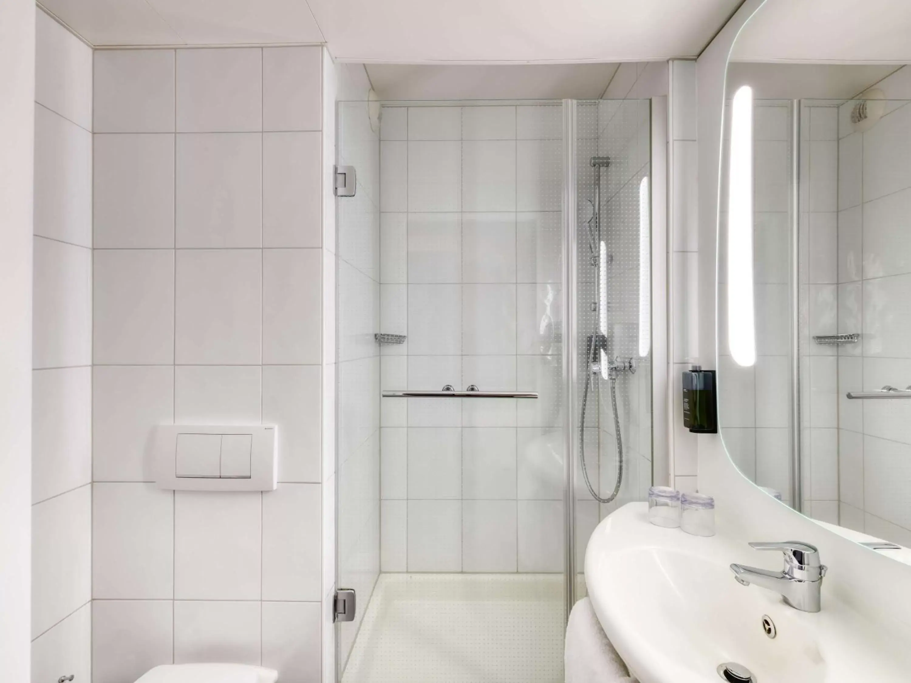 Photo of the whole room, Bathroom in ibis Zürich City West