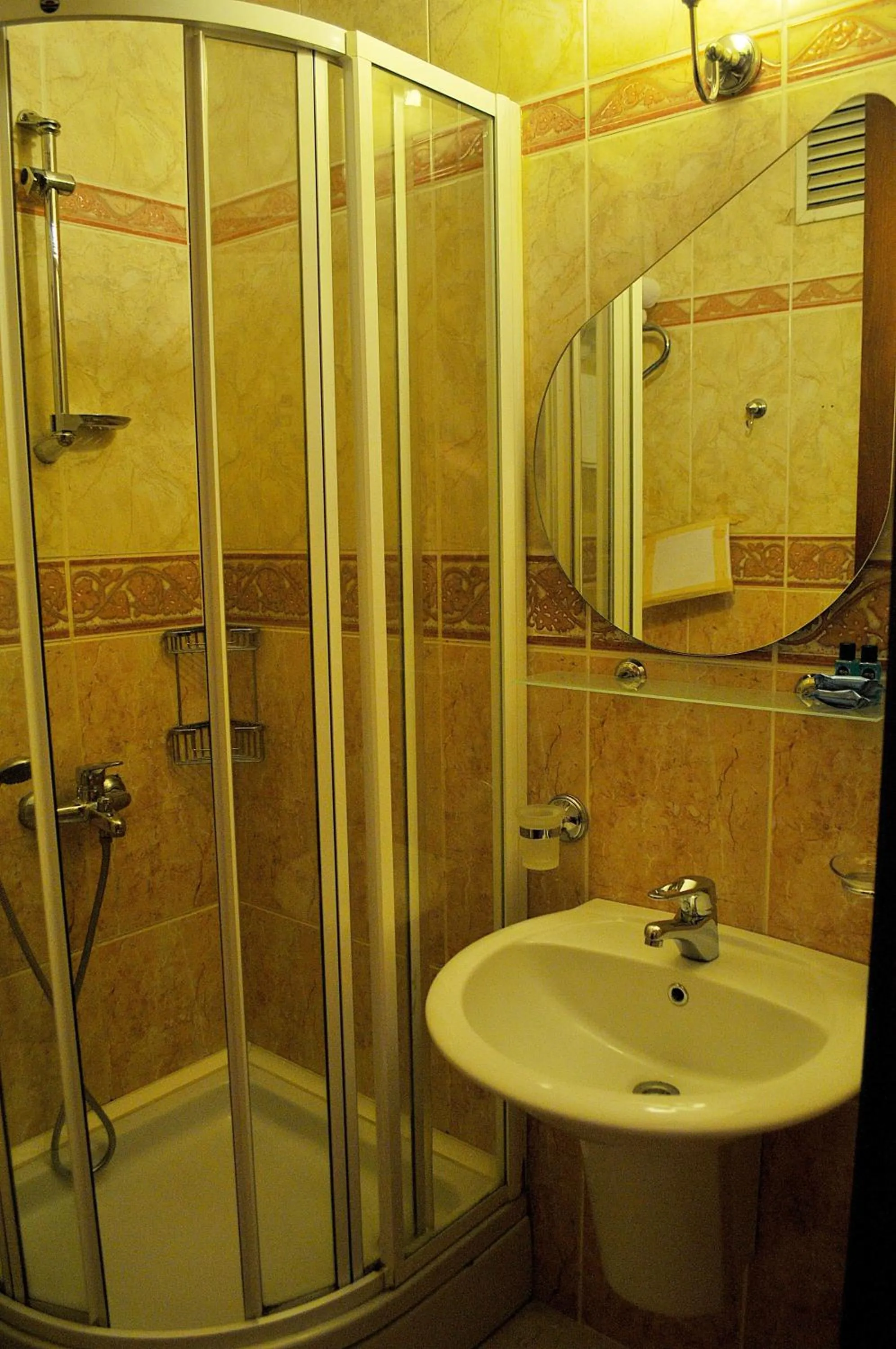 Bathroom in Grand Hotel de Londres