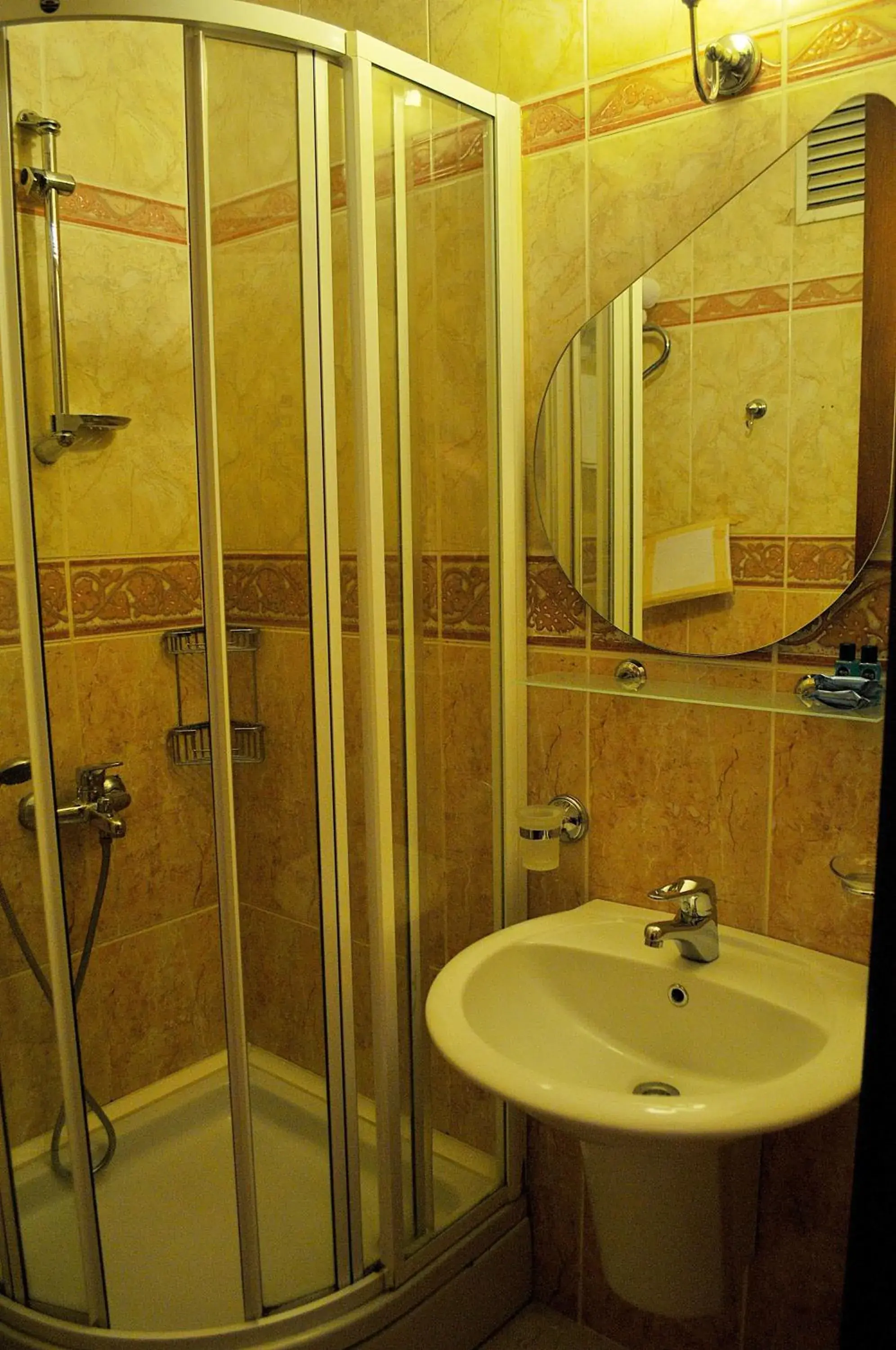 Bathroom in Grand Hotel de Londres - Special Category