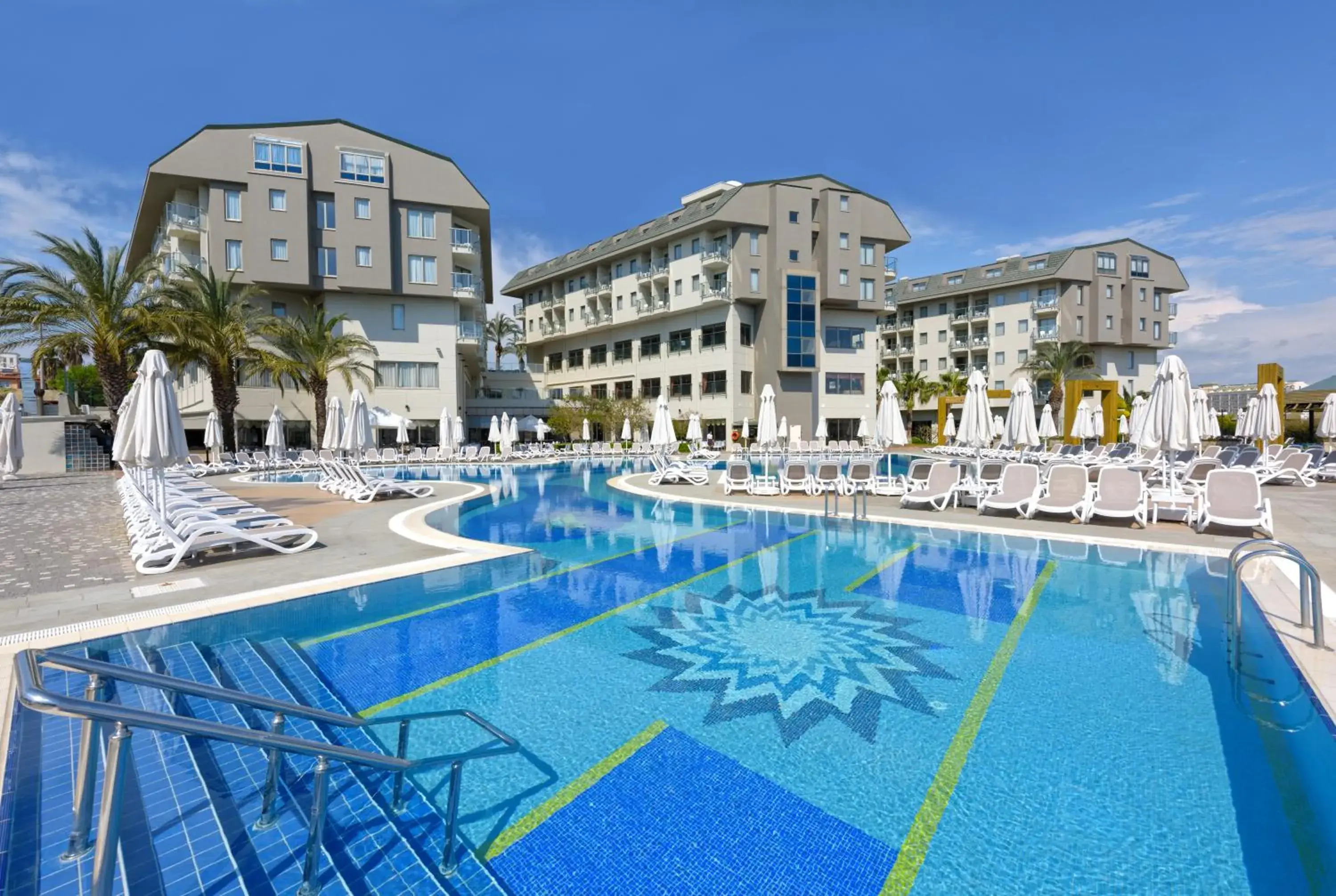 Swimming Pool in Novum Garden Side Hotel