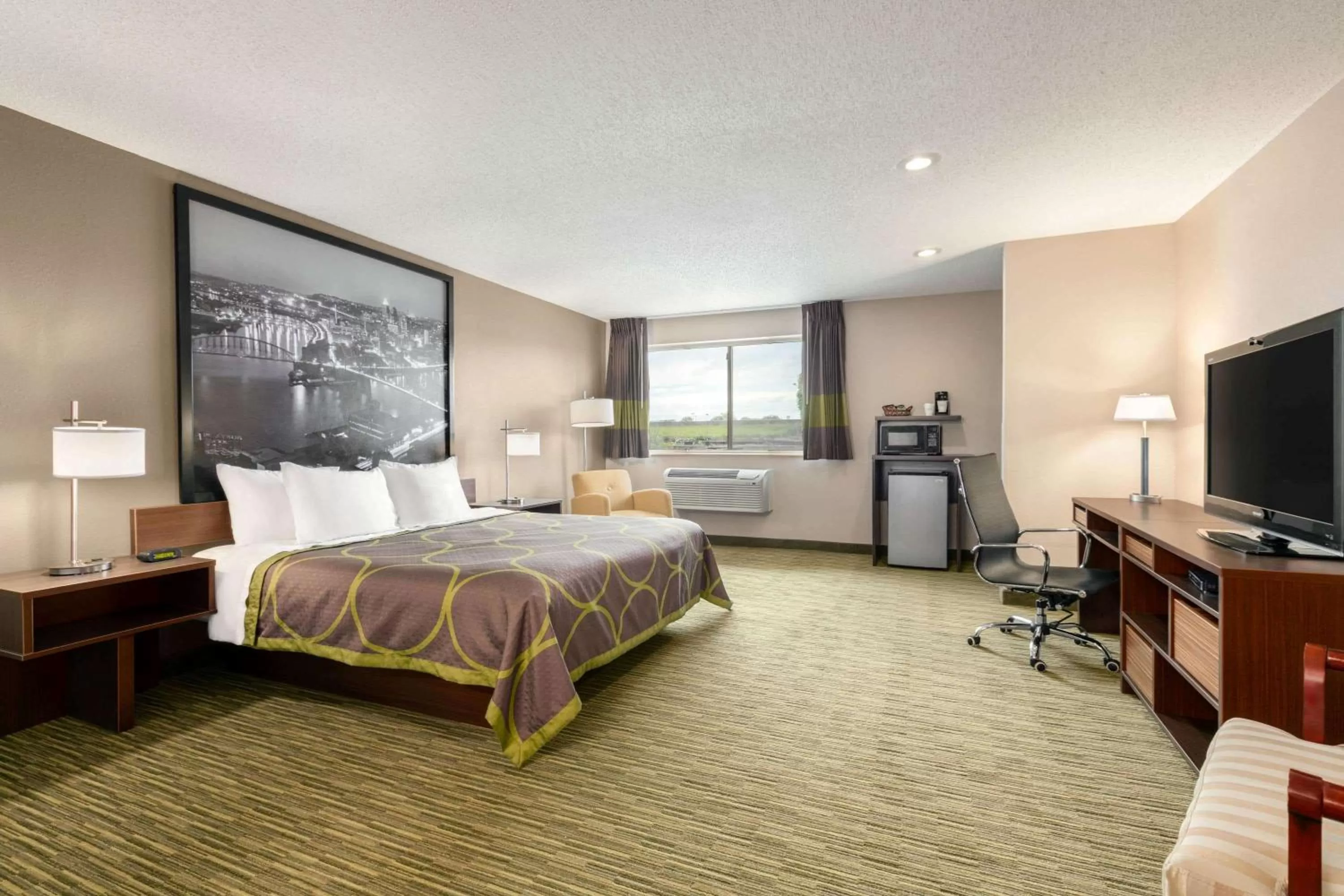 Photo of the whole room, Bed in Super 8 by Wyndham Hanover