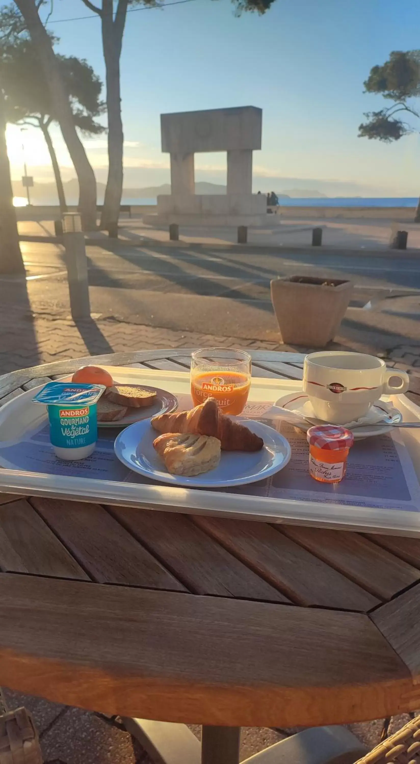 Buffet breakfast in Hotel Restaurant Miramar L'orchidée