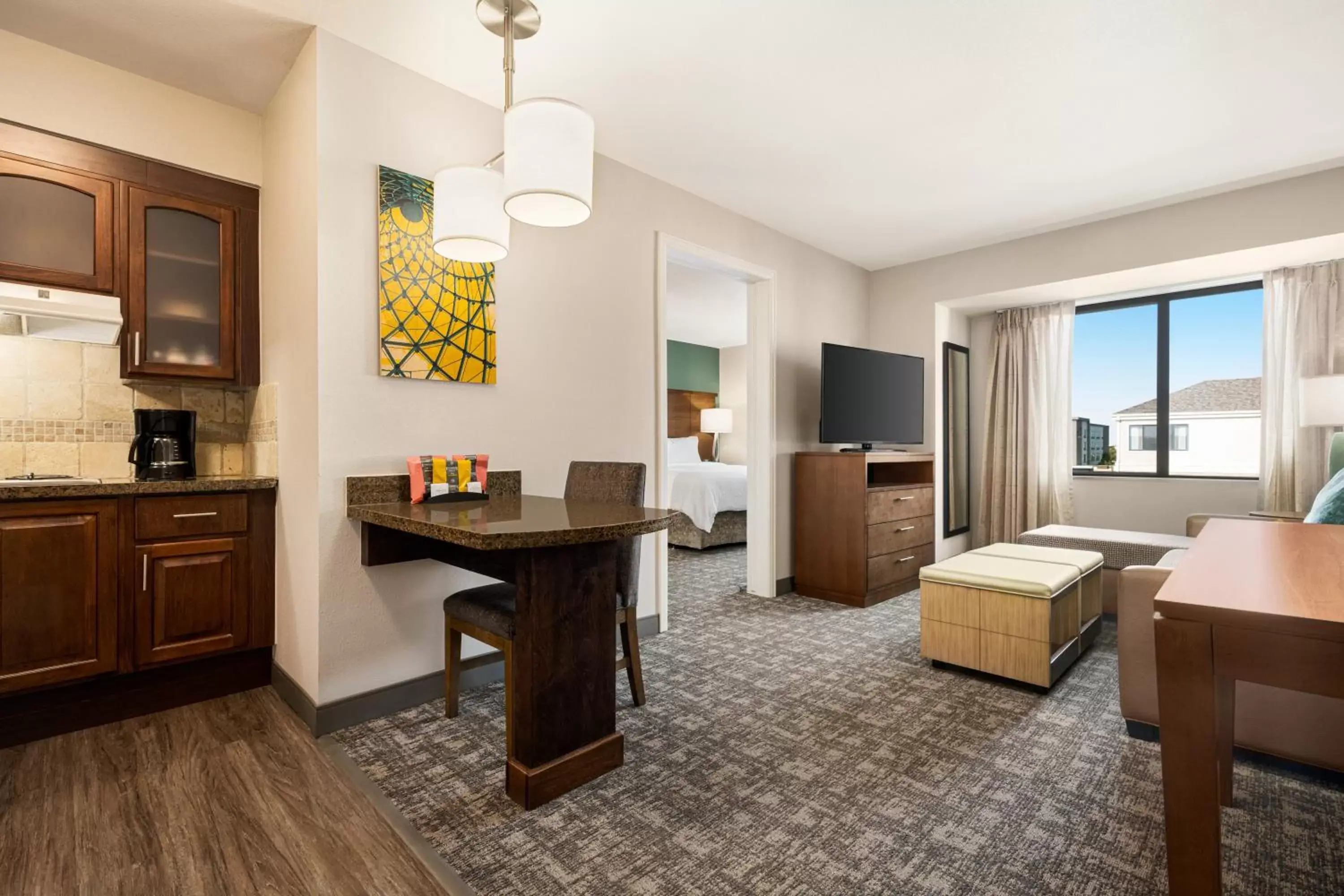 Living room, TV/Entertainment Center in Staybridge Suites Oklahoma City-Quail Springs, an IHG Hotel