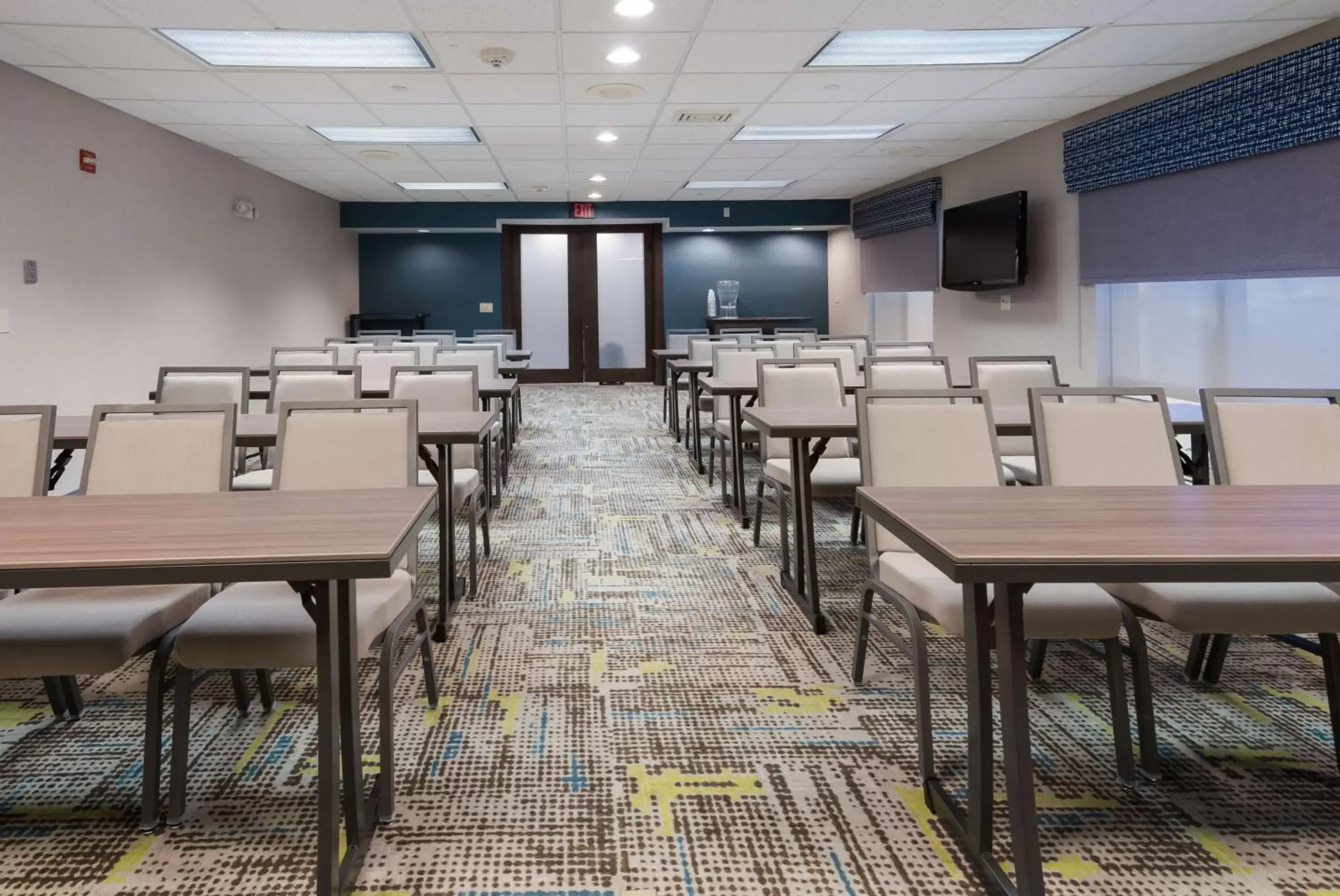 Meeting/conference room in Hampton Inn & Suites Chicago-Hoffman Estates