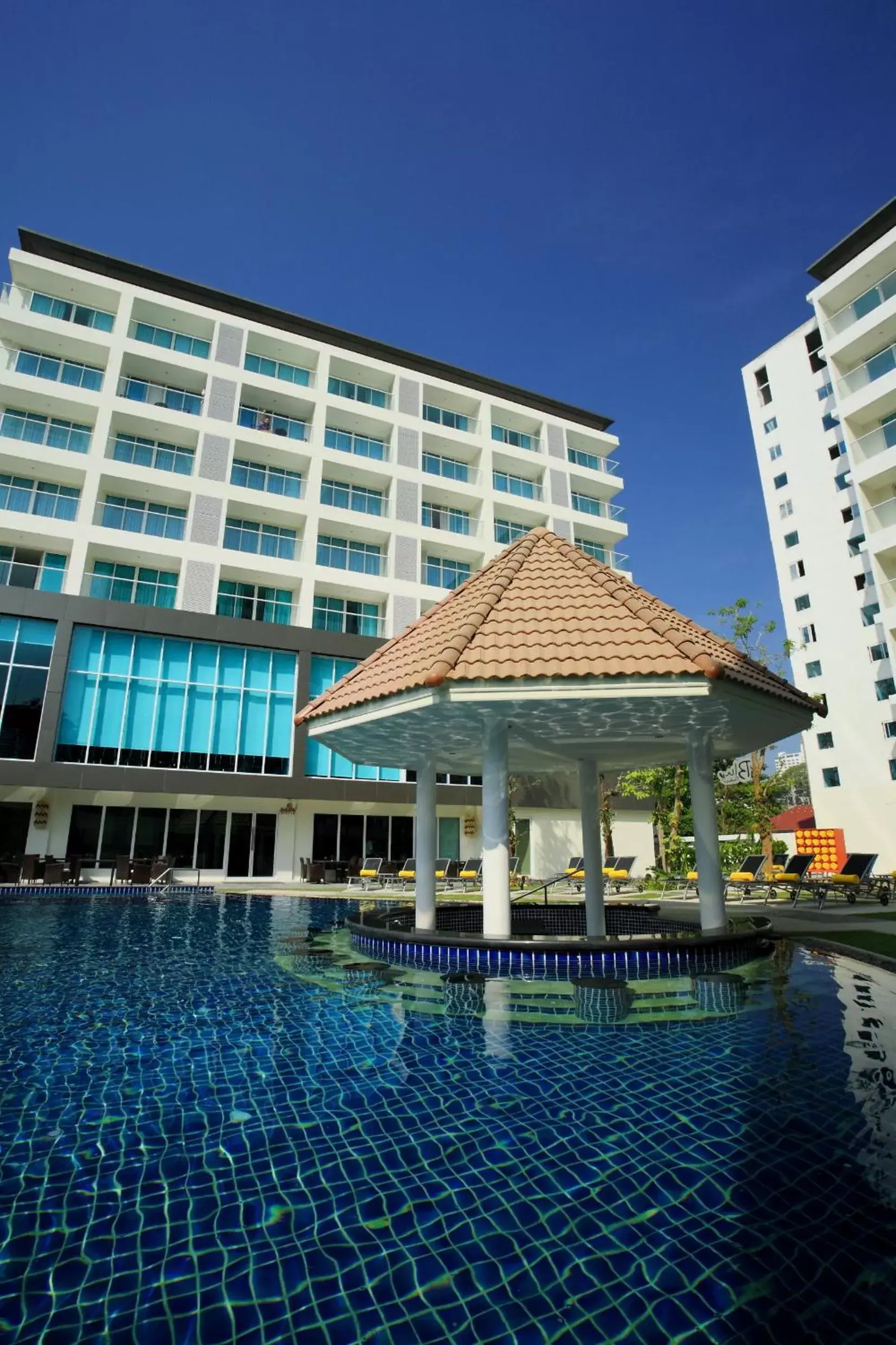 Swimming pool, Property Building in Centara Pattaya Hotel