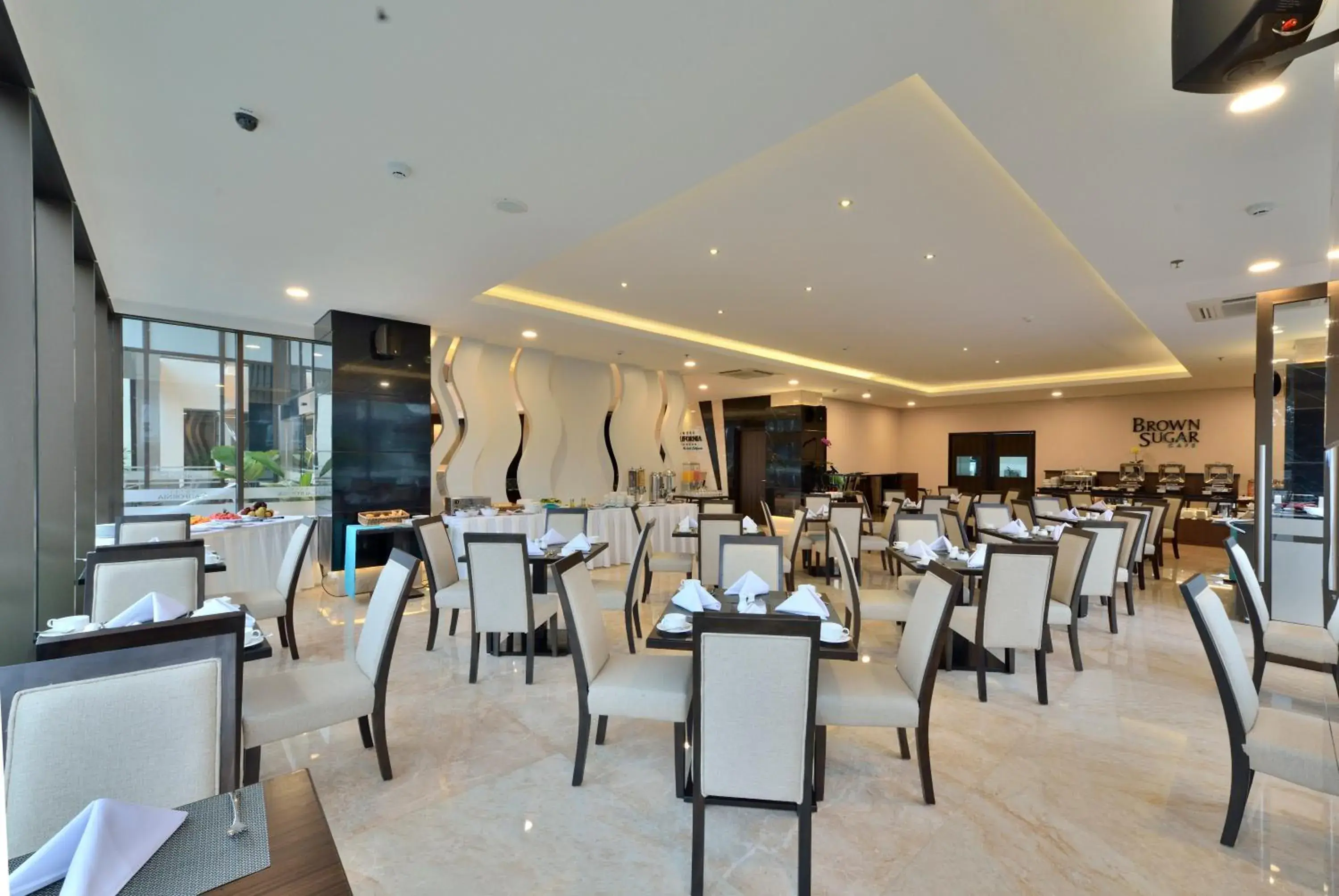 Restaurant/Places to Eat in California Hotel Bandung