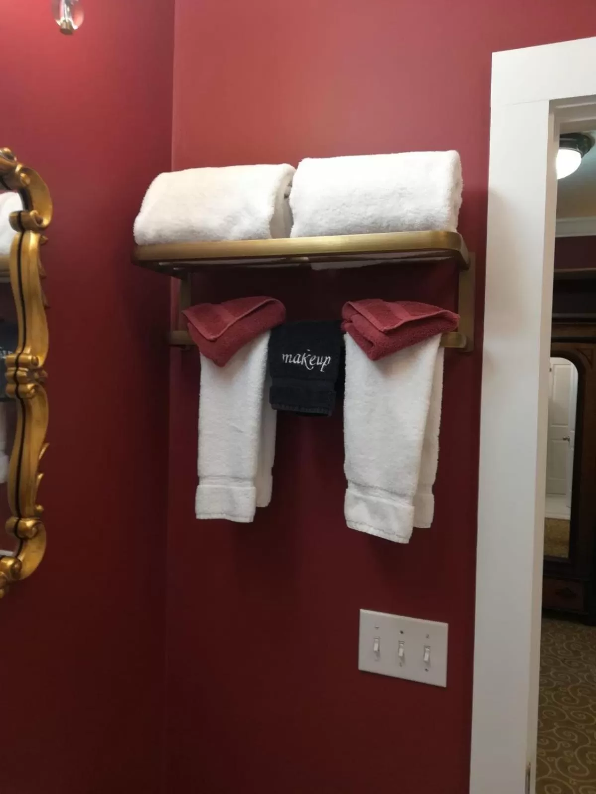 Bathroom, Bed in Almondy Inn Bed & Breakfast