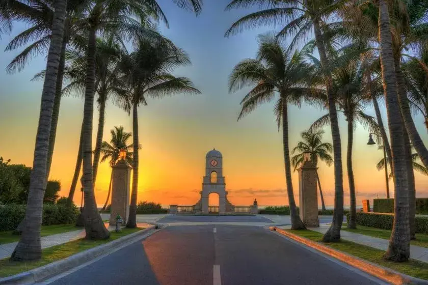 Nearby landmark, Sunrise/Sunset in Hemingway Suites at Palm Beach Hotel Island