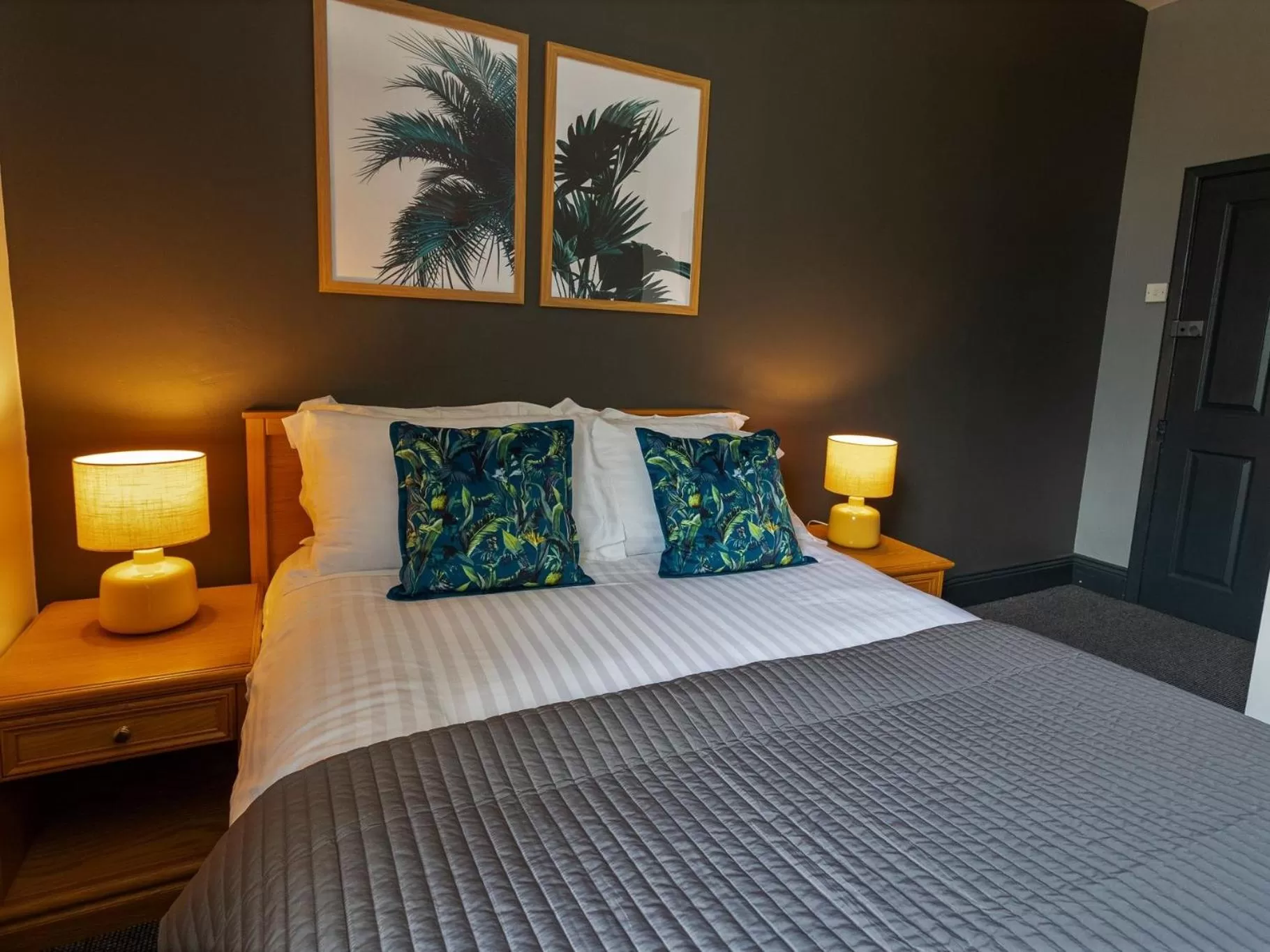 Bedroom in The Punch Bowl